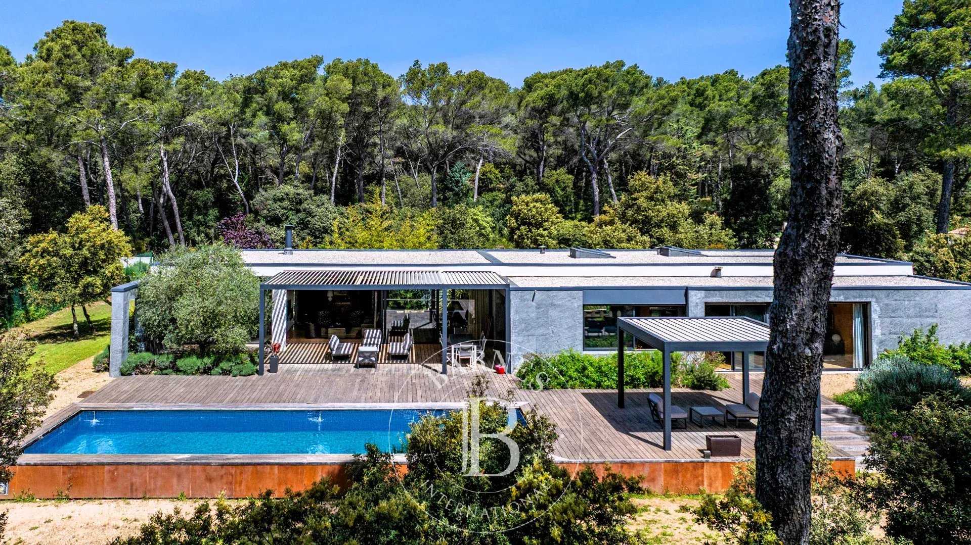 Aix-en-Provence  - Maison 5 Pièces 3 Chambres