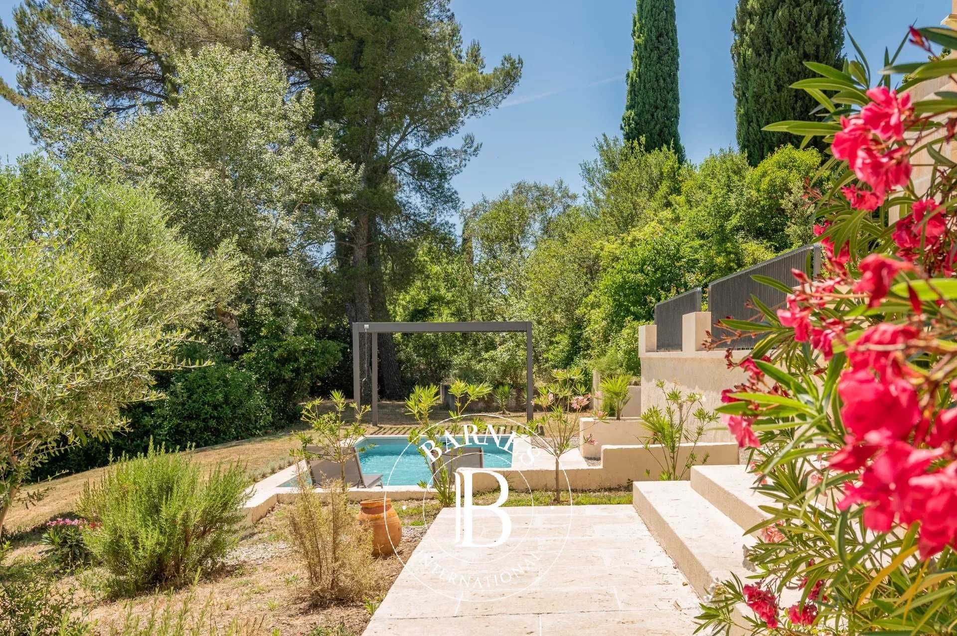 Aix-en-Provence  - Maison 9 Pi&egrave;ces 4 Chambres