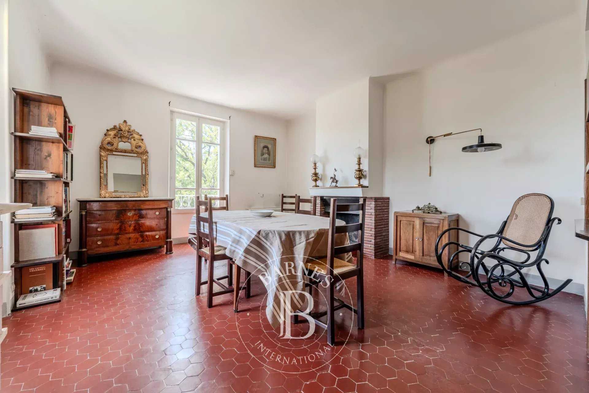 Pierrevert  - Bastide 8 Pi&egrave;ces 5 Chambres