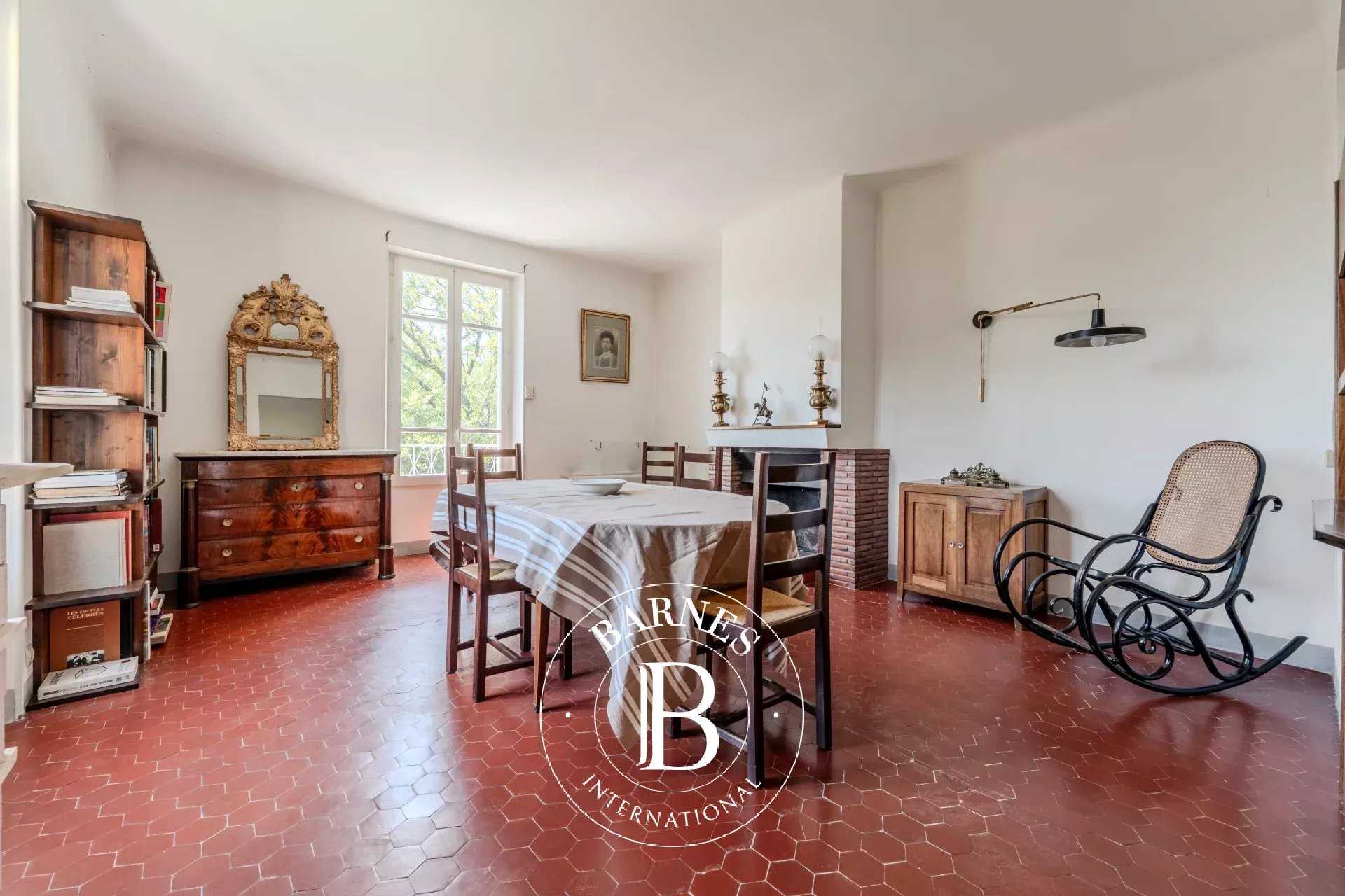 Pierrevert  - Bastide 8 Pi&egrave;ces 5 Chambres