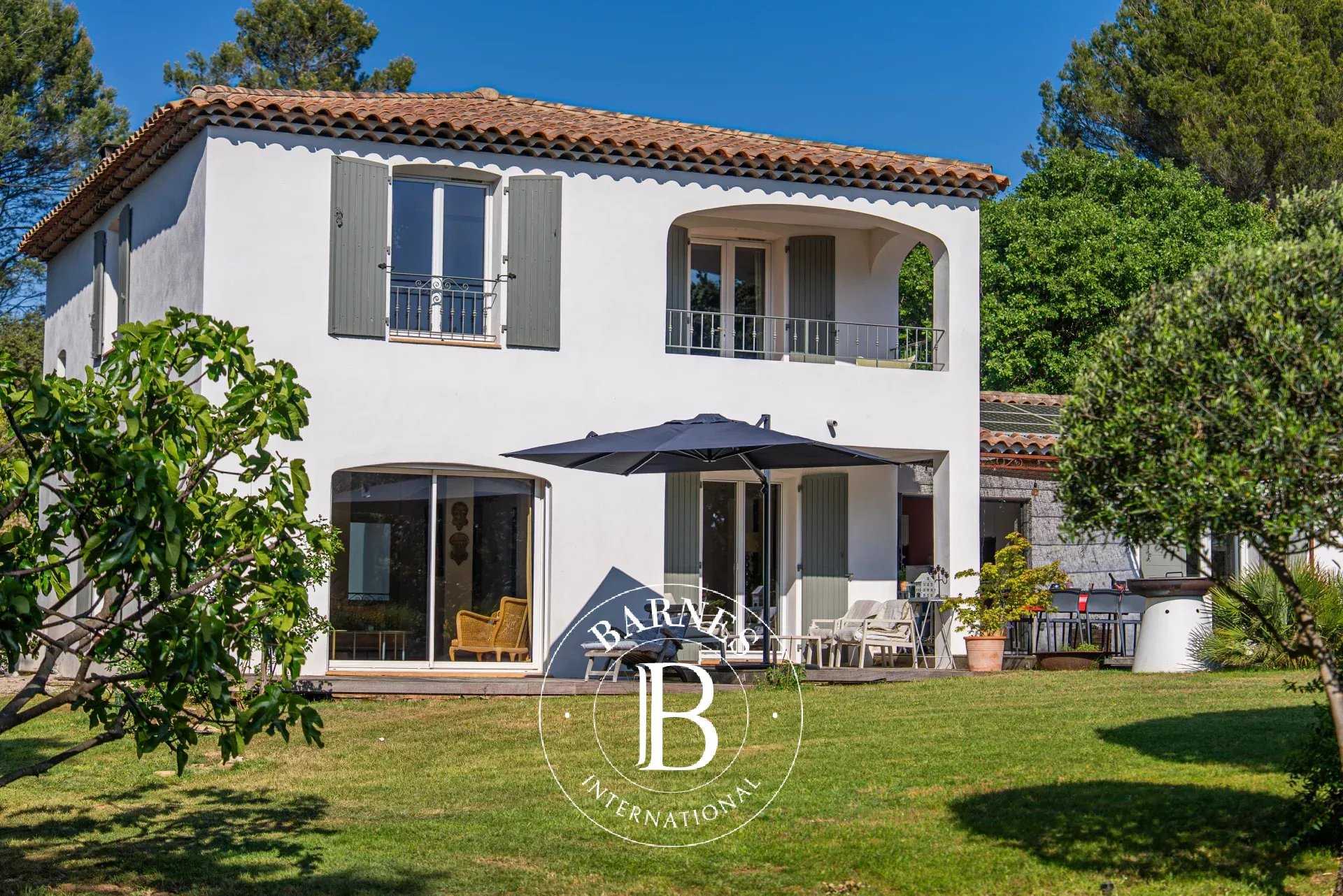 Aix-en-Provence  - Propriété 9 Pi&egrave;ces 6 Chambres