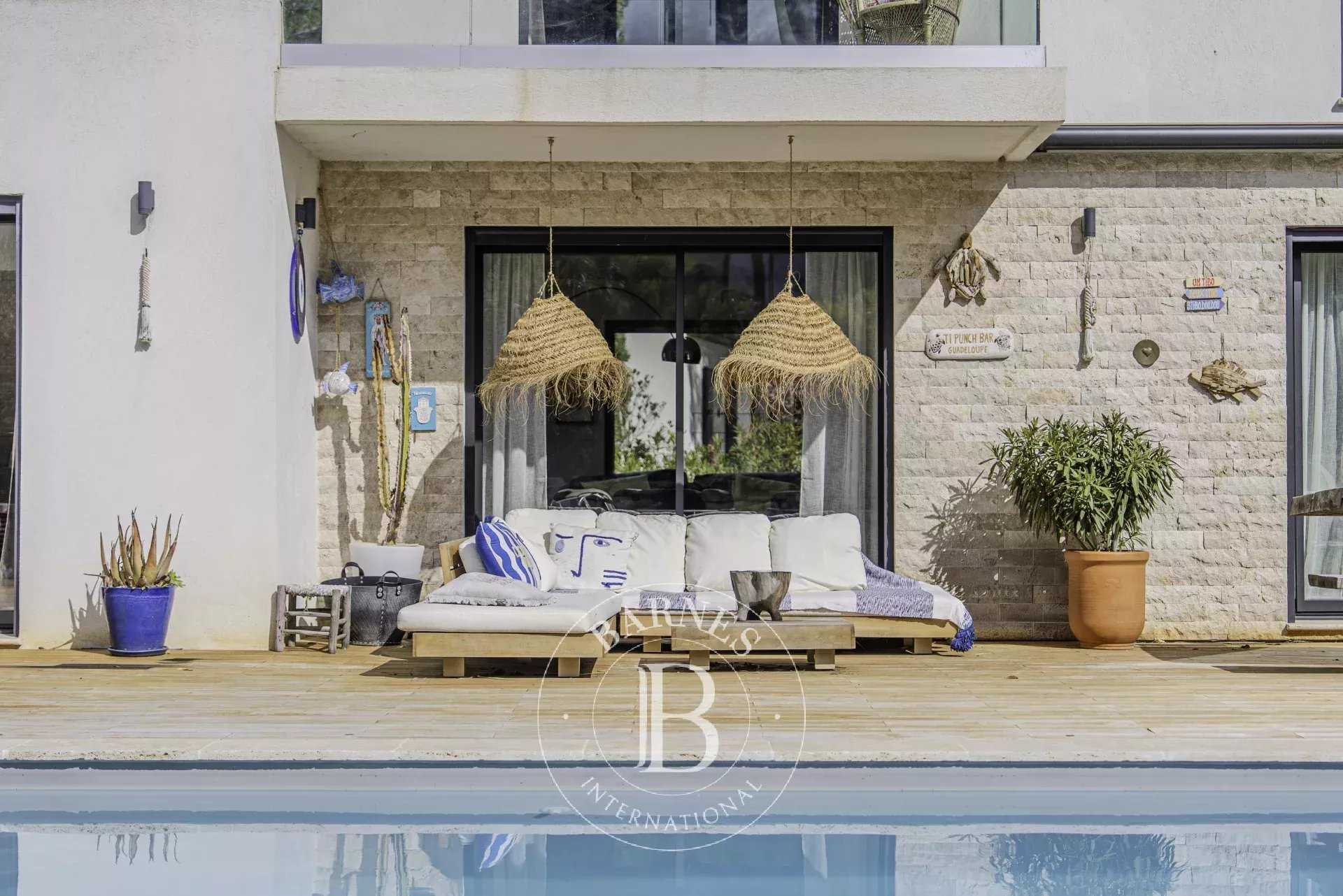 Aix-en-Provence  - Villa 6 Pi&egrave;ces 4 Chambres