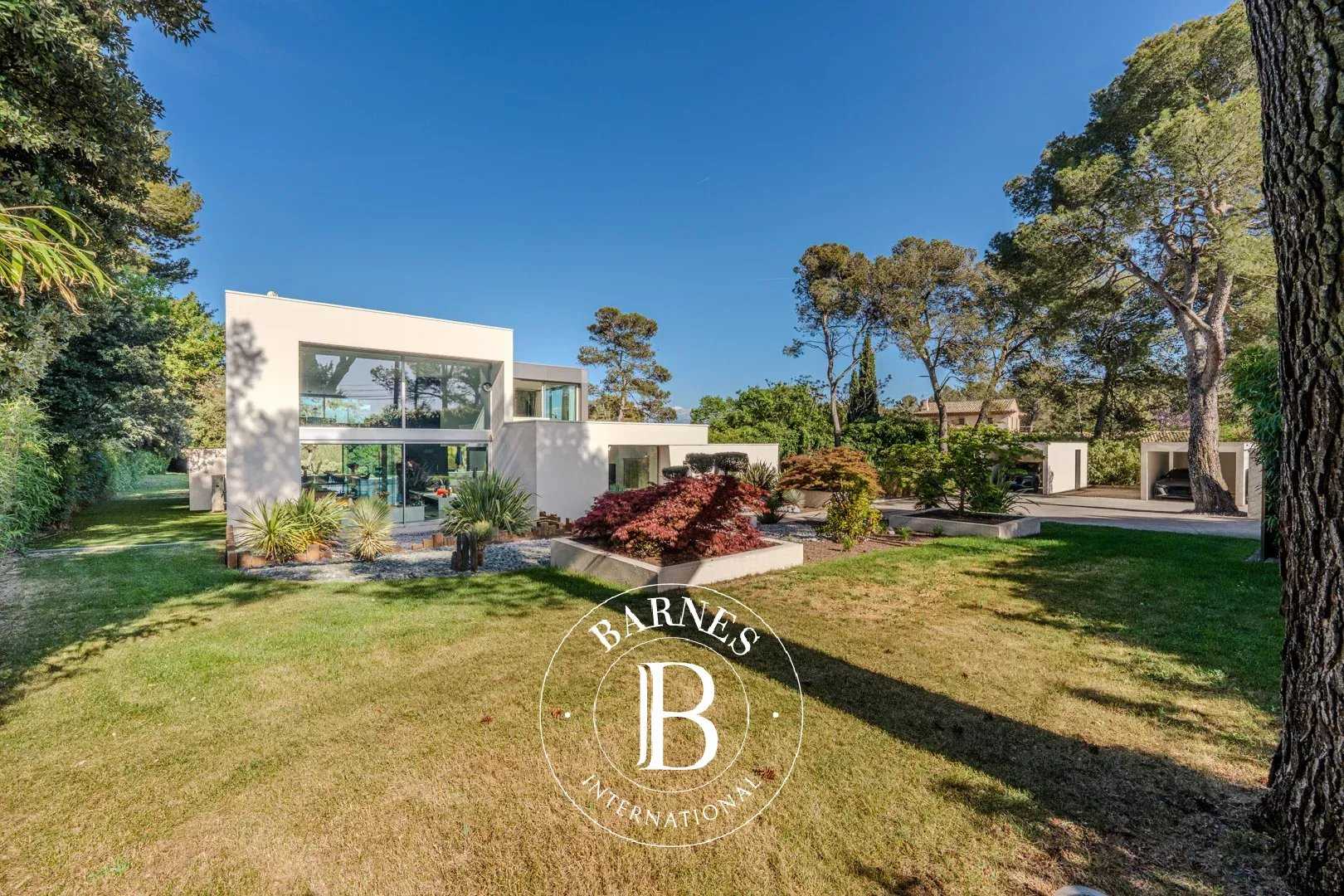 Aix-en-Provence  - Villa 10 Pi&egrave;ces 5 Chambres