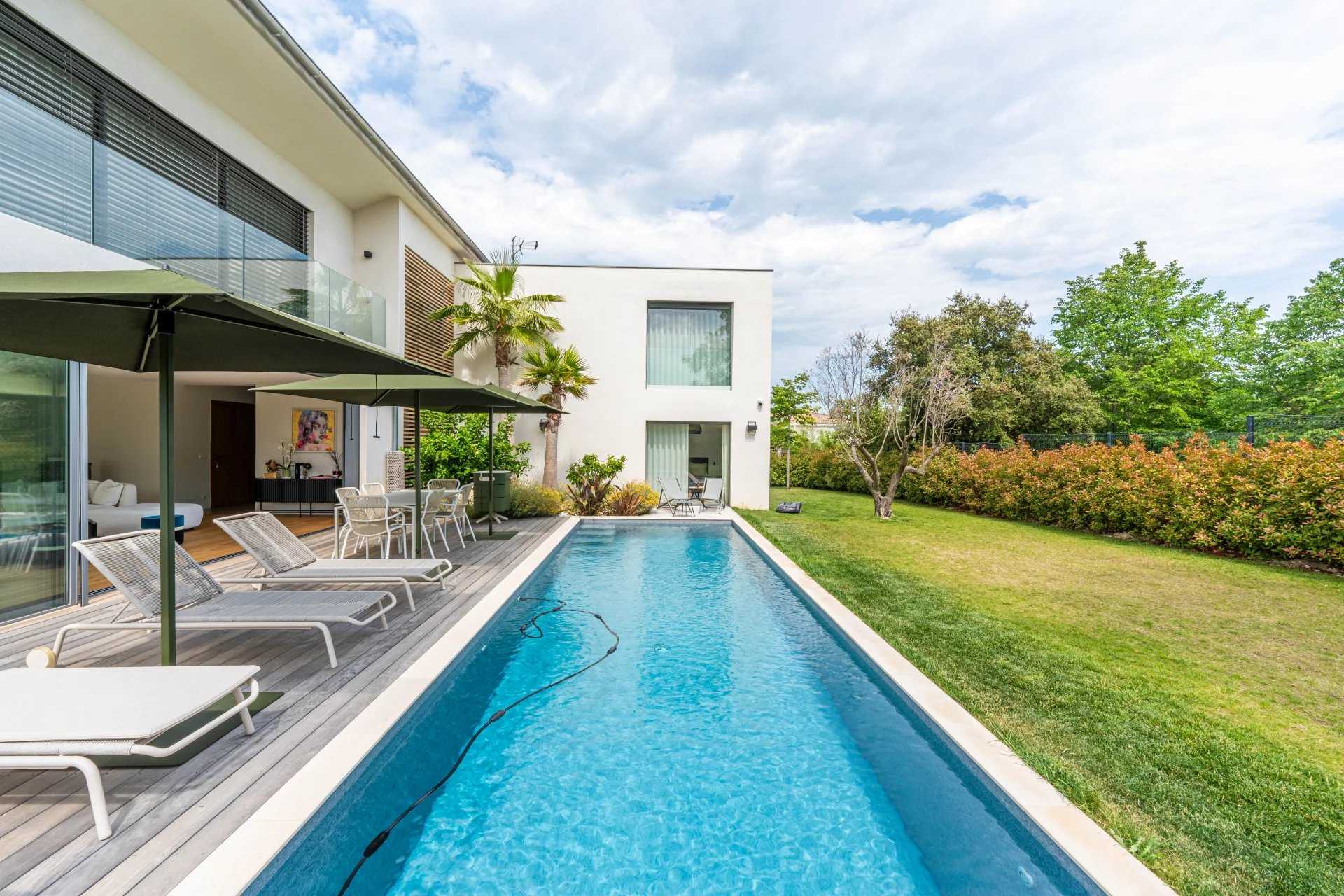 Aix-en-Provence  - Villa 6 Pi&egrave;ces 4 Chambres