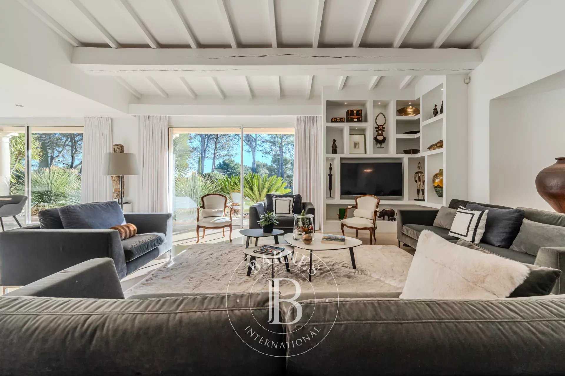 Aix-en-Provence  - Propriété 13 Pi&egrave;ces 8 Chambres