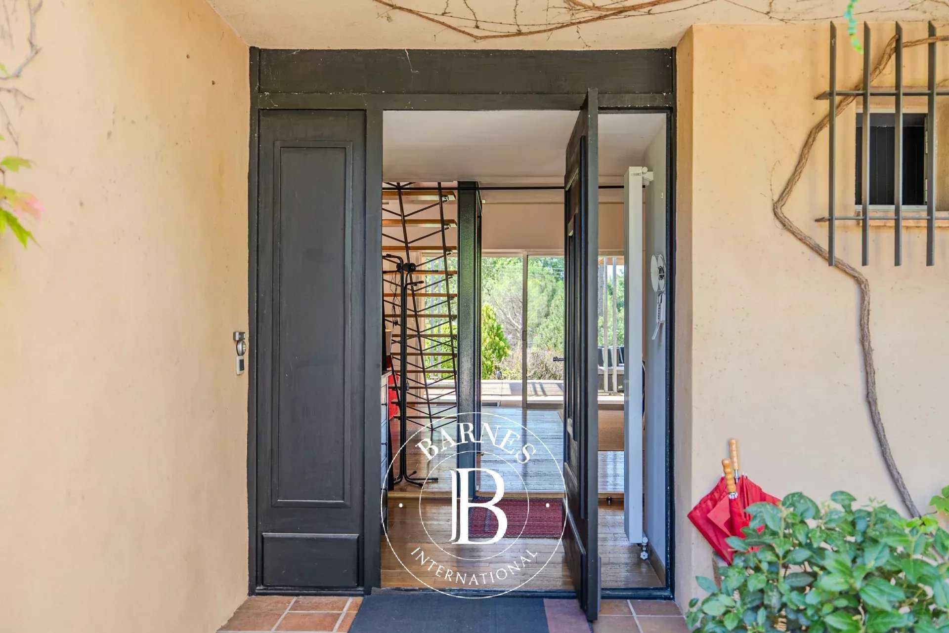 La Tour-d'Aigues  - Propriété 7 Pi&egrave;ces 5 Chambres