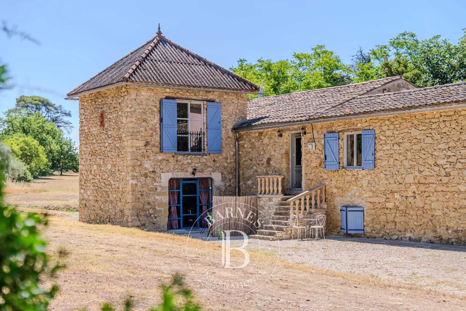Lourmarin  - Propriété 20 Pièces 10 Chambres