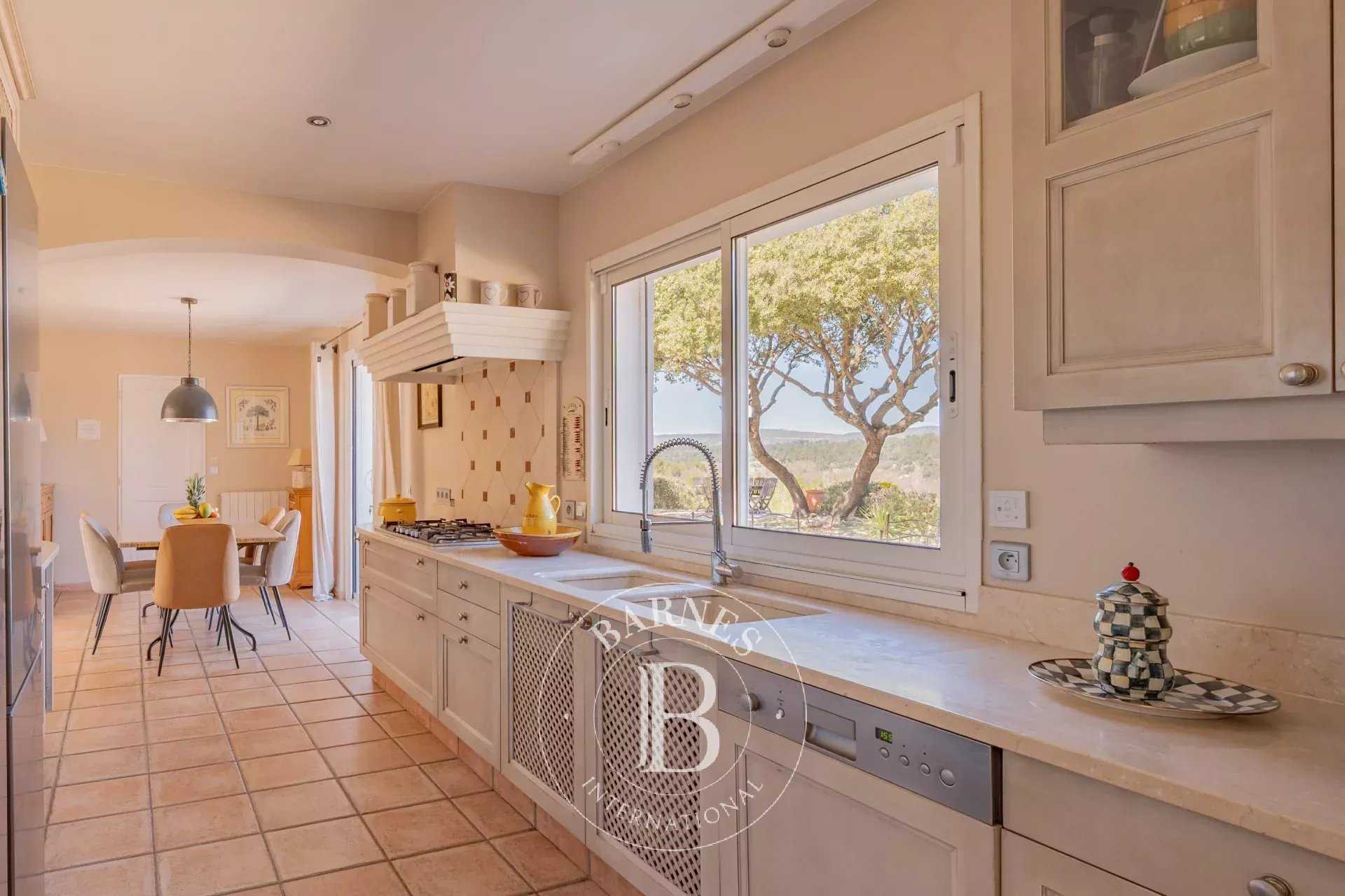 Jouques  - Maison 8 Pi&egrave;ces 5 Chambres