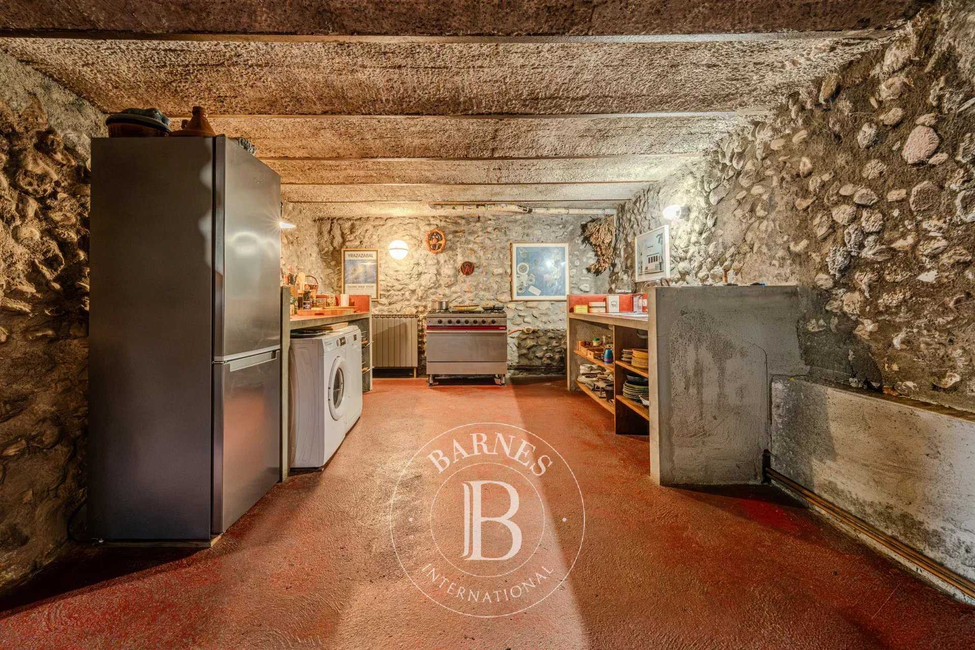 Digne-les-Bains  - Propriété 12 Pi&egrave;ces 3 Chambres