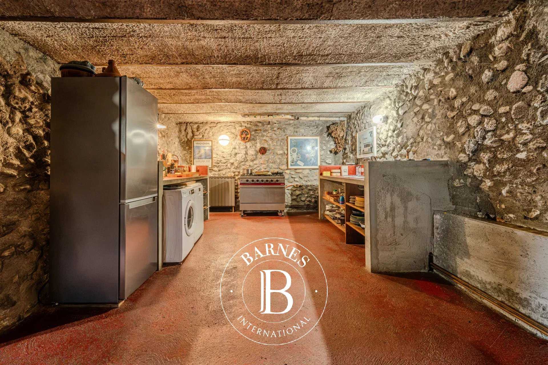Digne-les-Bains  - Propriété 12 Pi&egrave;ces 3 Chambres