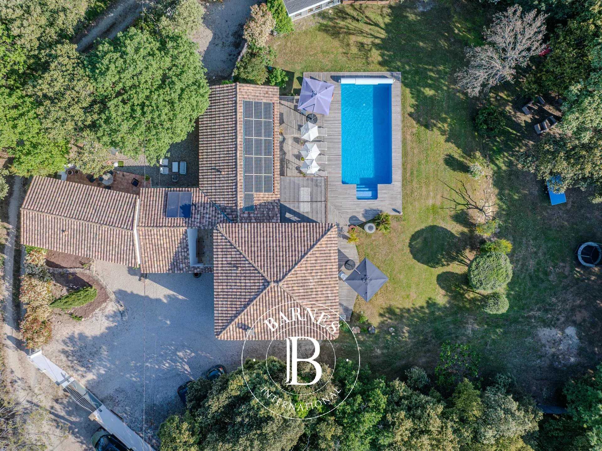 Aix-en-Provence  - Propriété 9 Pi&egrave;ces 6 Chambres