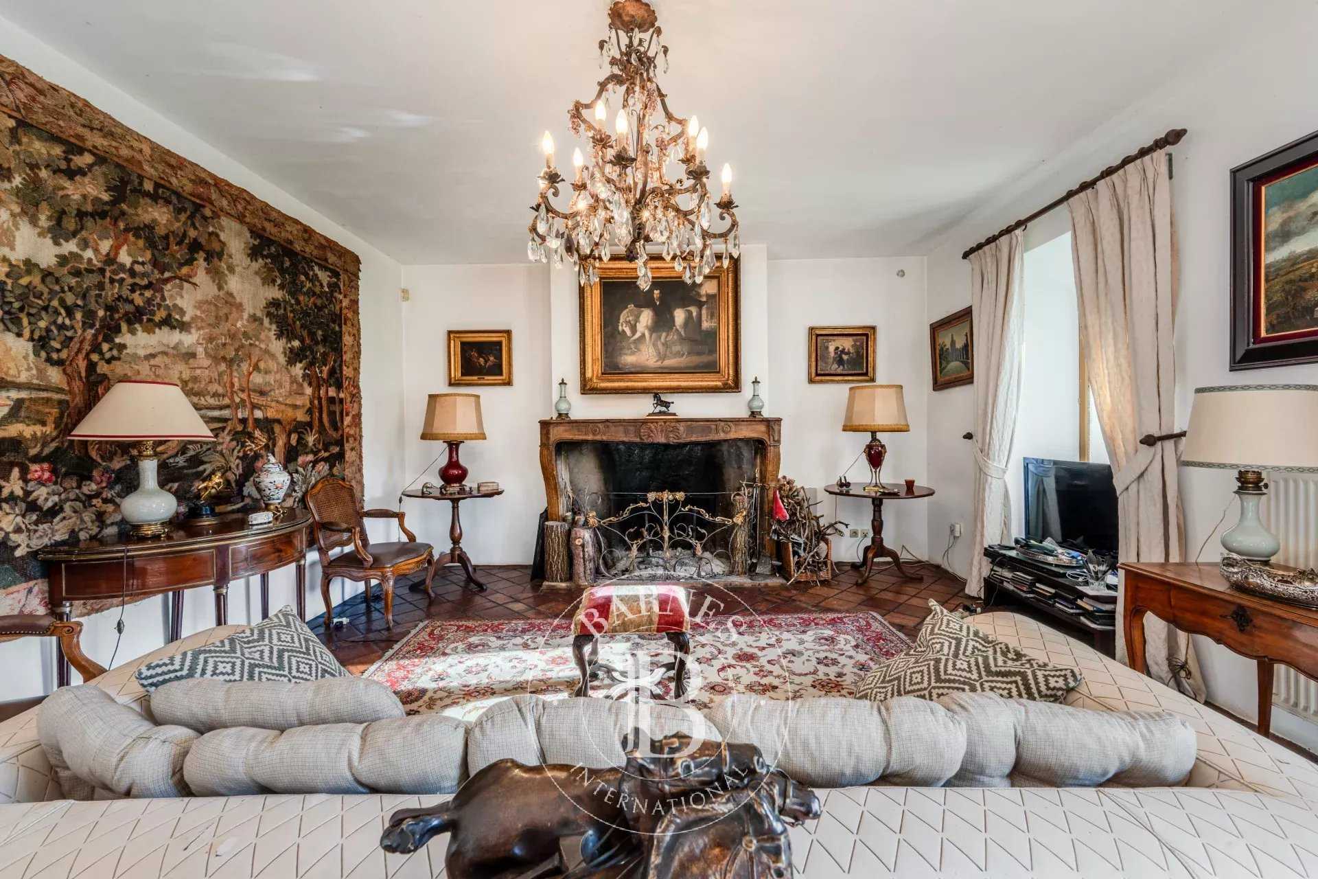 Valensole  - Propriété 9 Pièces