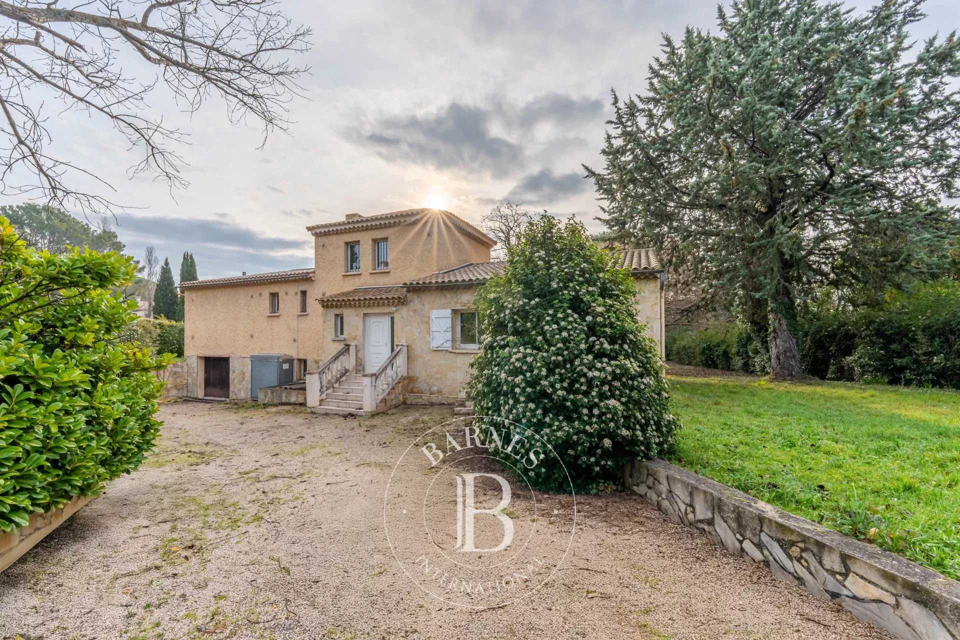 House Aix-en-Provence  -  ref 85661117 (picture 1)