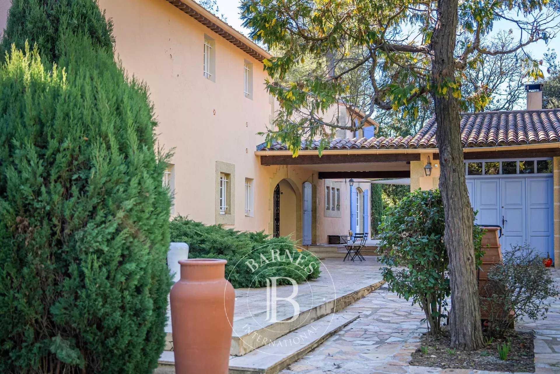 Propriété Aix-en-Provence  -  ref 85512648 (picture 2)