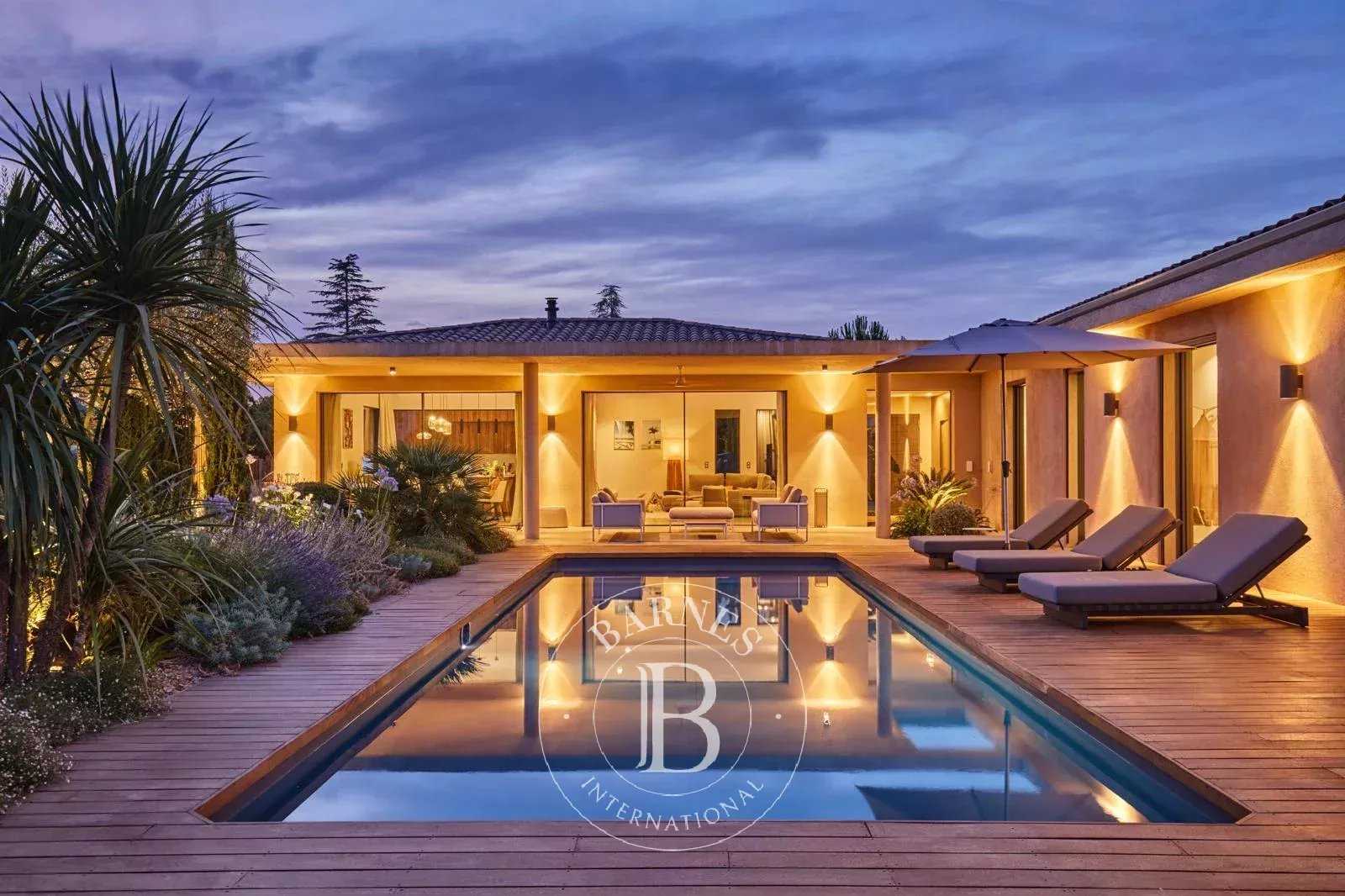 House Aix-en-Provence  -  ref 85976719 (picture 1)