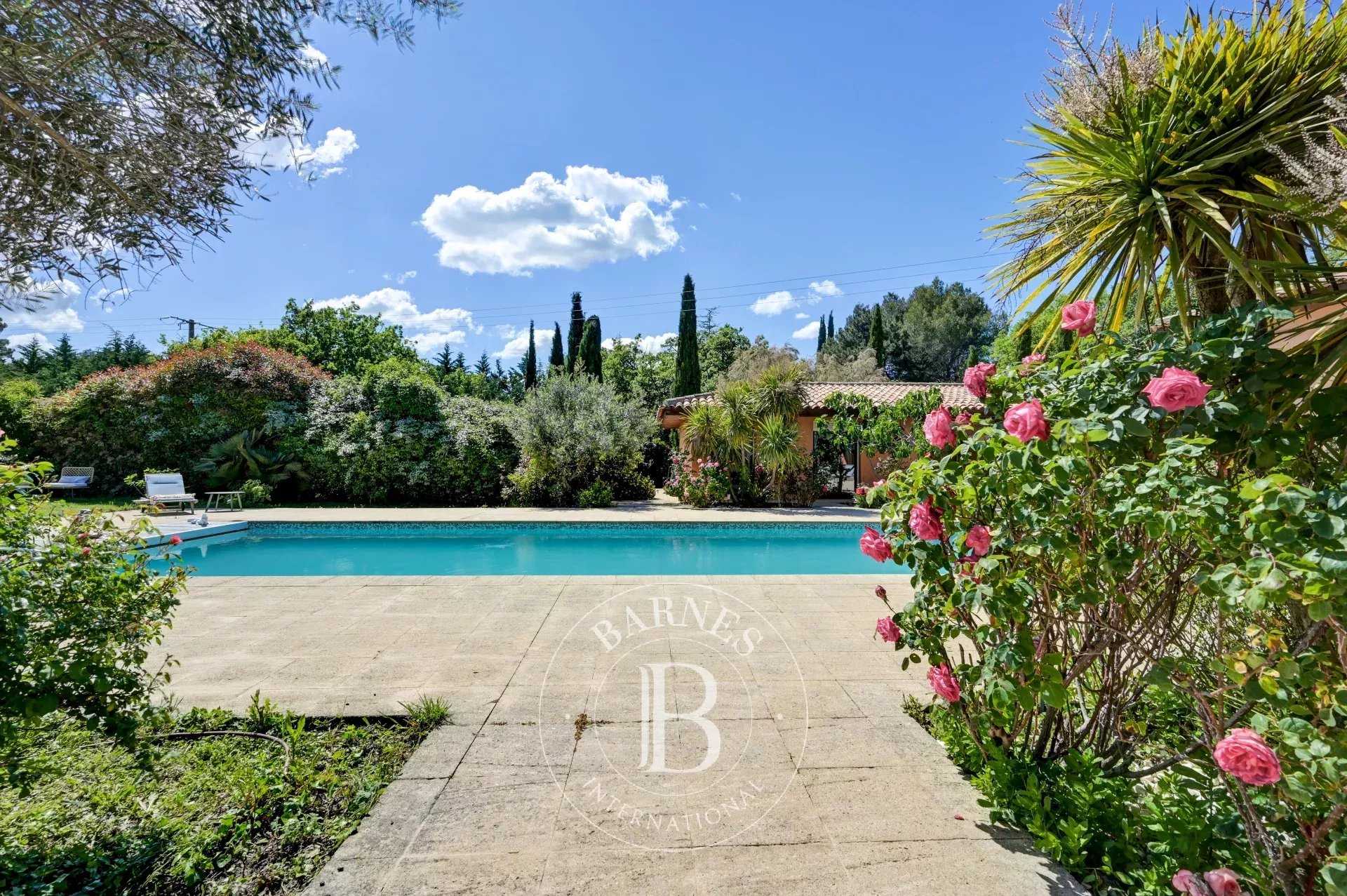 House Aix-en-Provence  -  ref 85579882 (picture 2)