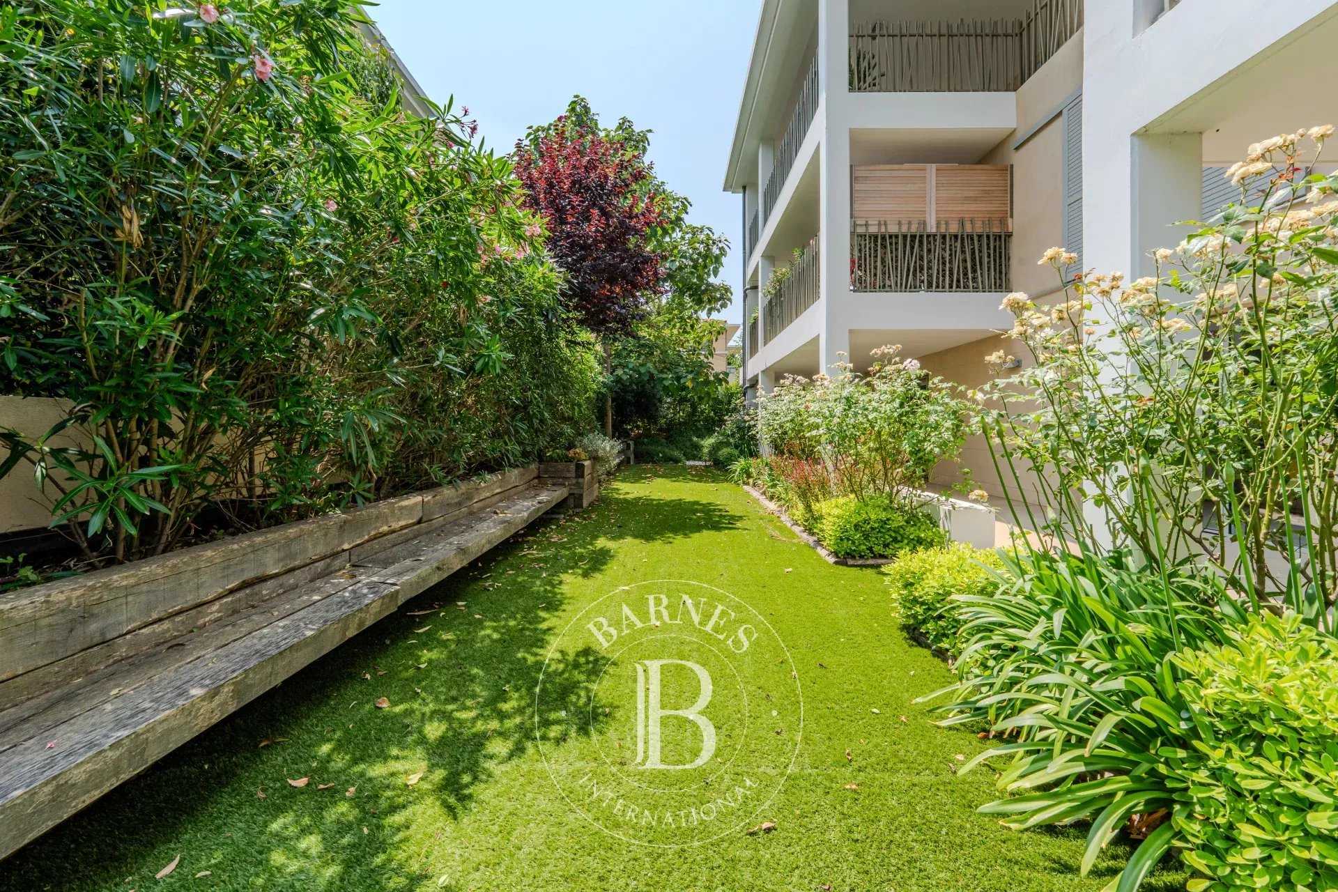 Apartment Aix-en-Provence  -  ref 86017844 (picture 1)