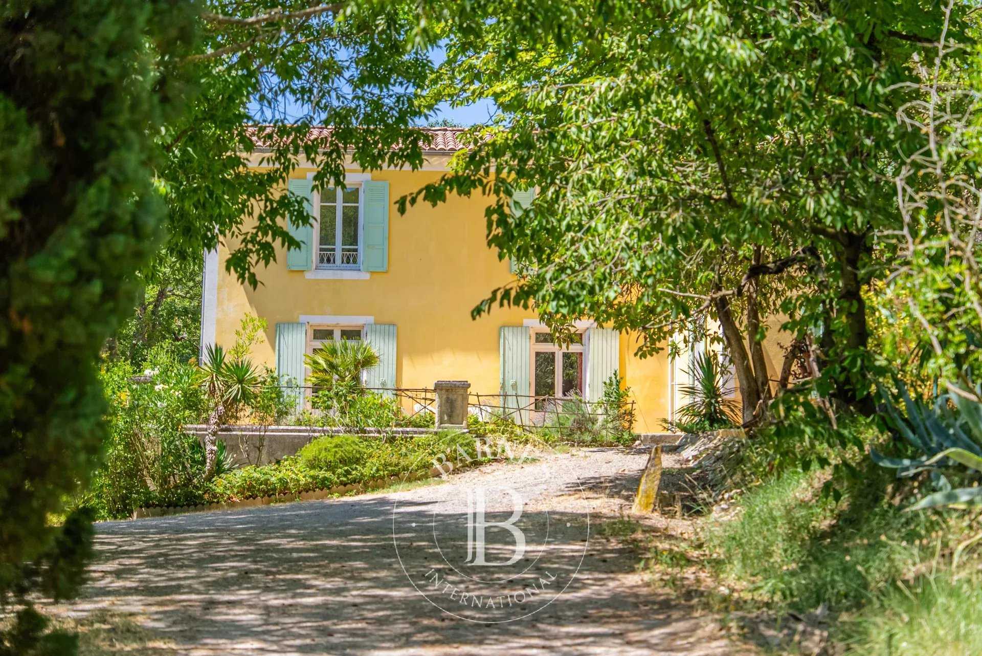 Pierrevert  - Bastide 8 Pi&egrave;ces 5 Chambres