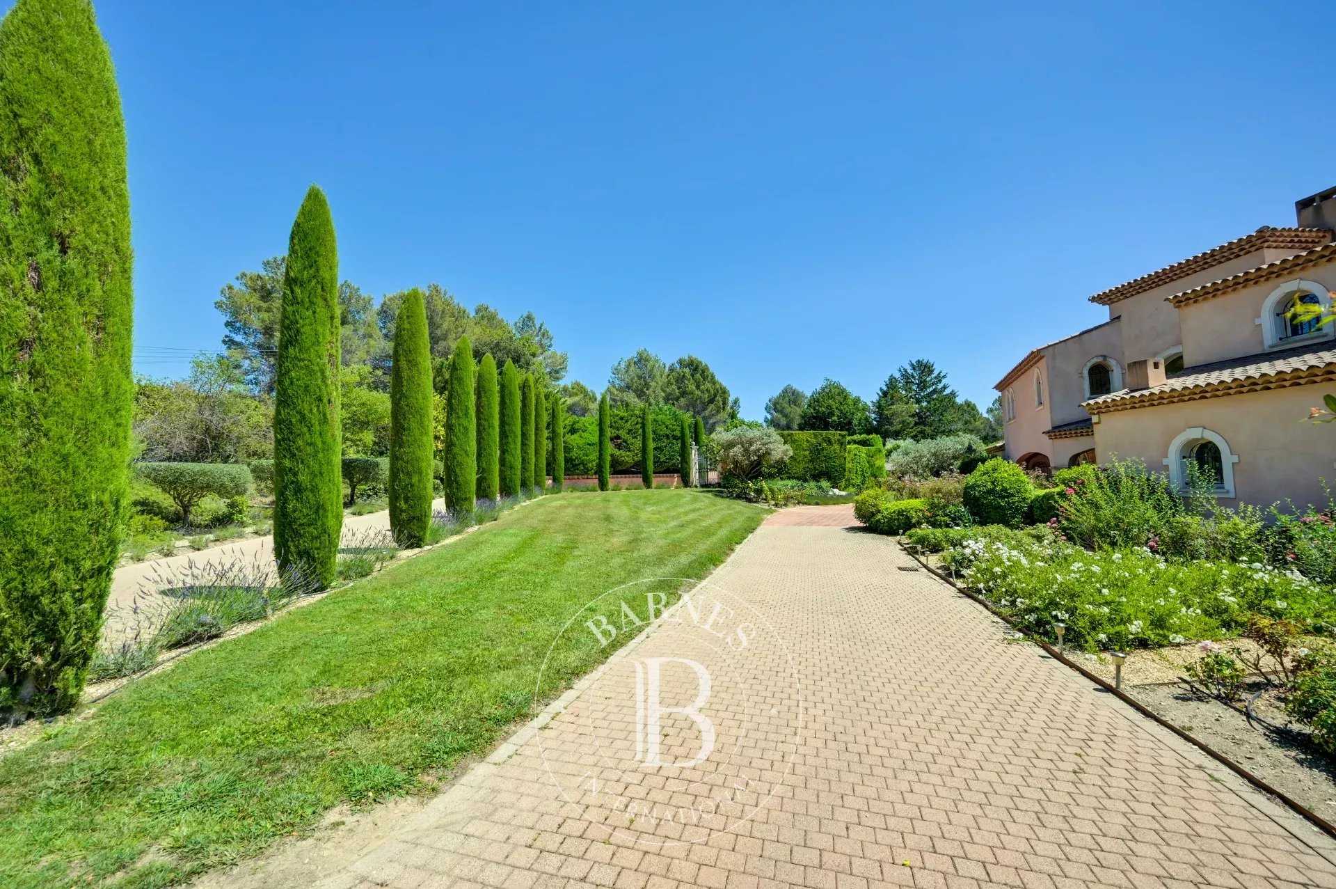 Propriété Aix-en-Provence  -  ref 5620860 (picture 1)