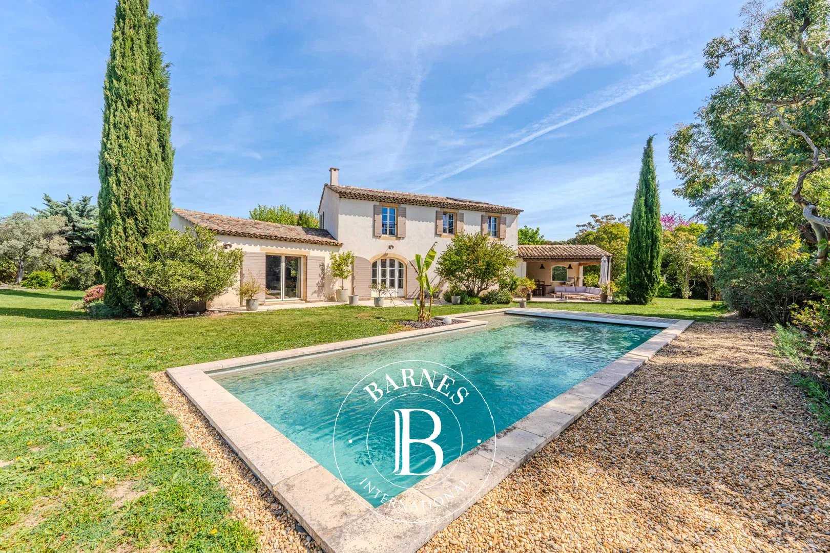 Aix-en-Provence  - Maison 7 Pi&egrave;ces 5 Chambres