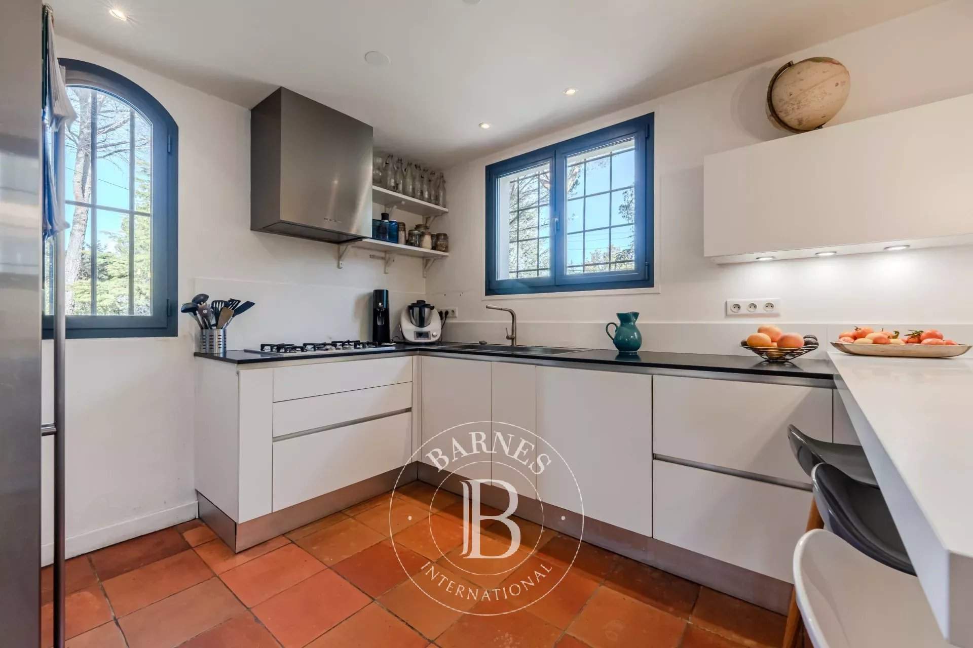 Aix-en-Provence  - Maison 8 Pi&egrave;ces 6 Chambres - picture 6