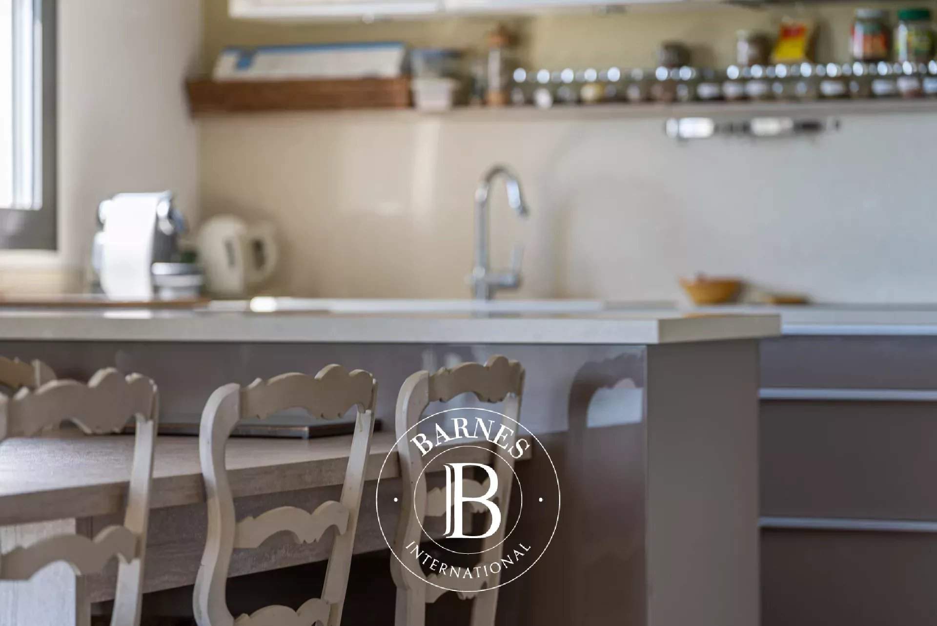 Aix-en-Provence  - Appartement 4 Pi&egrave;ces 2 Chambres - picture 9