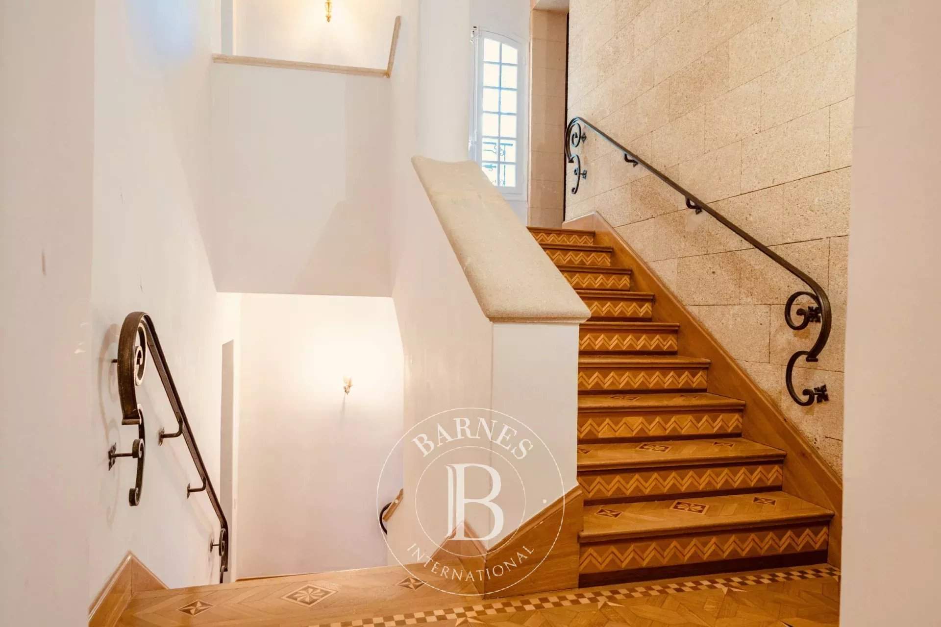 Aix-en-Provence  - Maison 7 Pi&egrave;ces 5 Chambres - picture 7