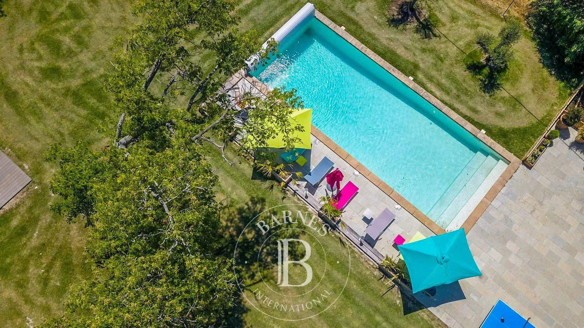 House for sale 6 Bedrooms 2734 sq ft AixenProvence Pays d'Aix €