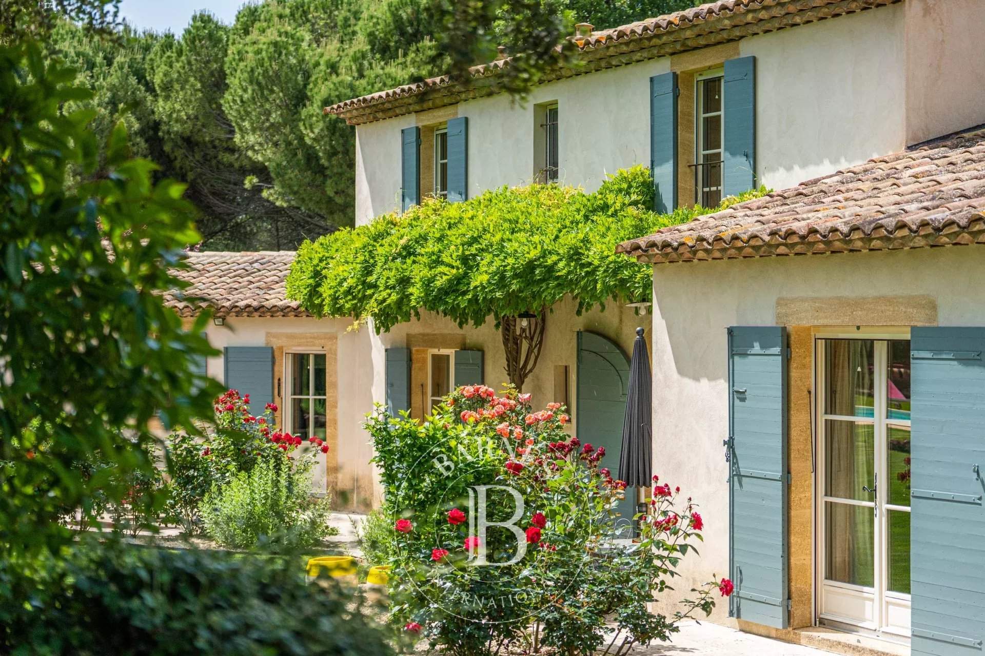 Aix-en-Provence  - House 5 Bedrooms - picture 1