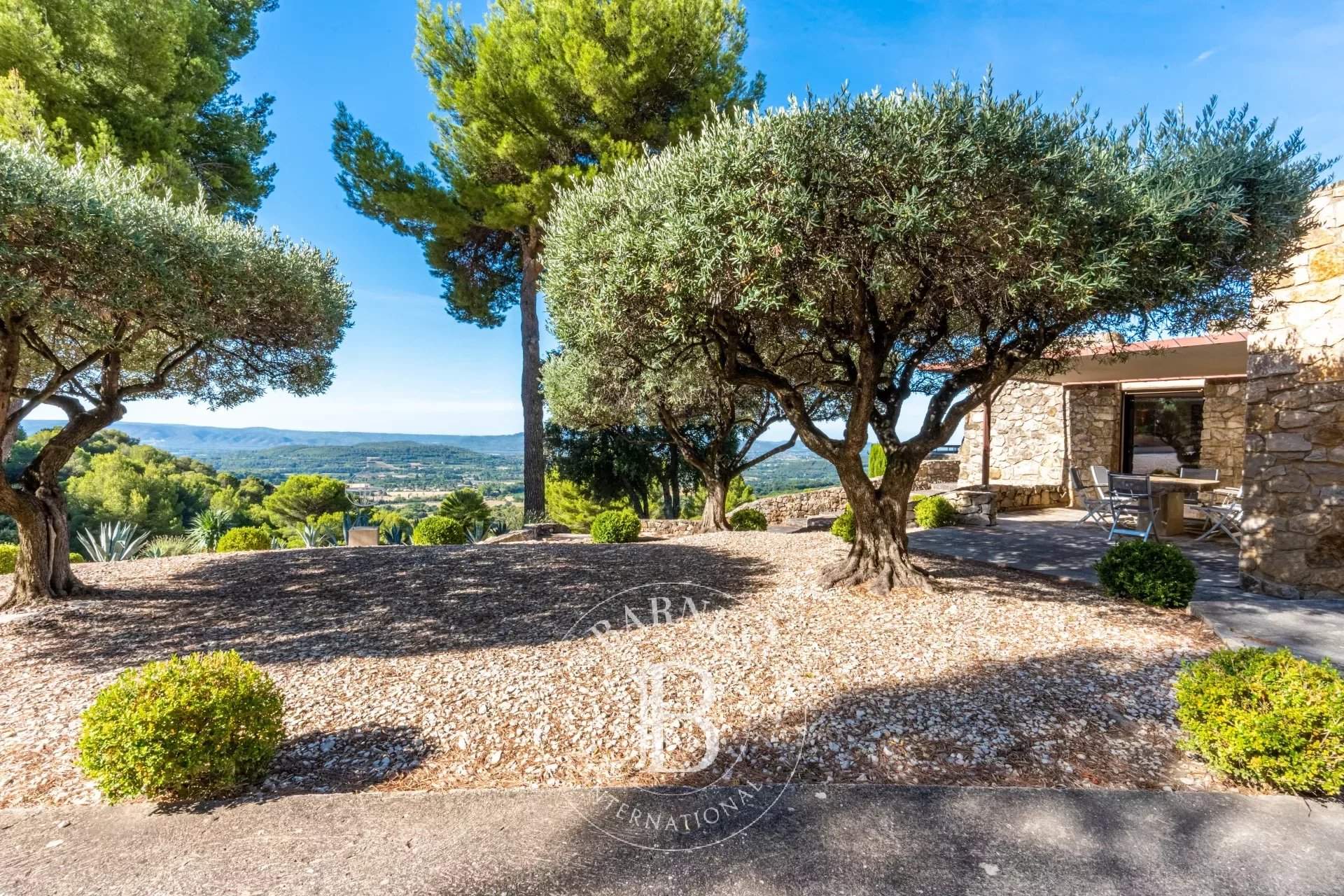 Lourmarin  - Property 5 Bedrooms - picture 3