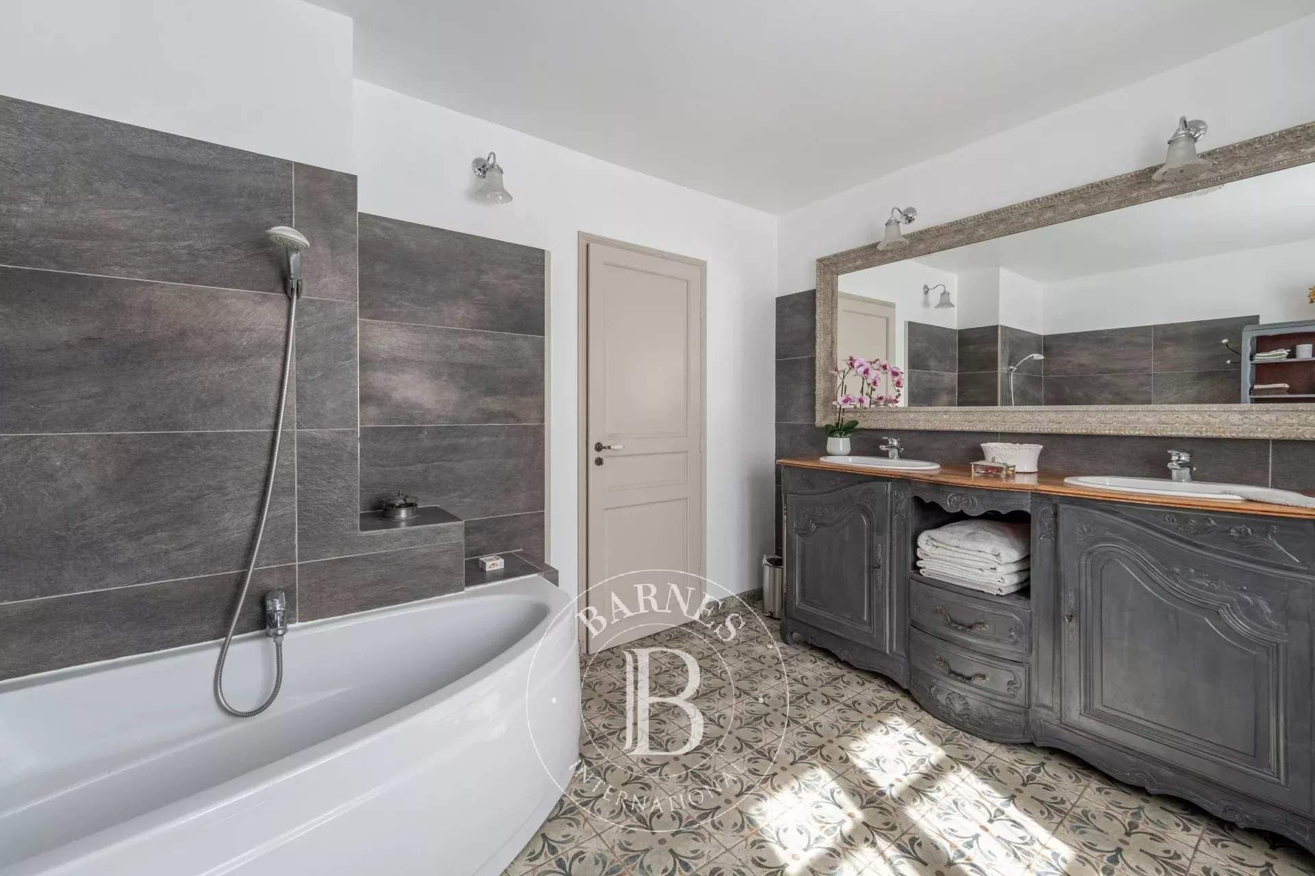 Aix-en-Provence  - House 6 Bedrooms - picture 16