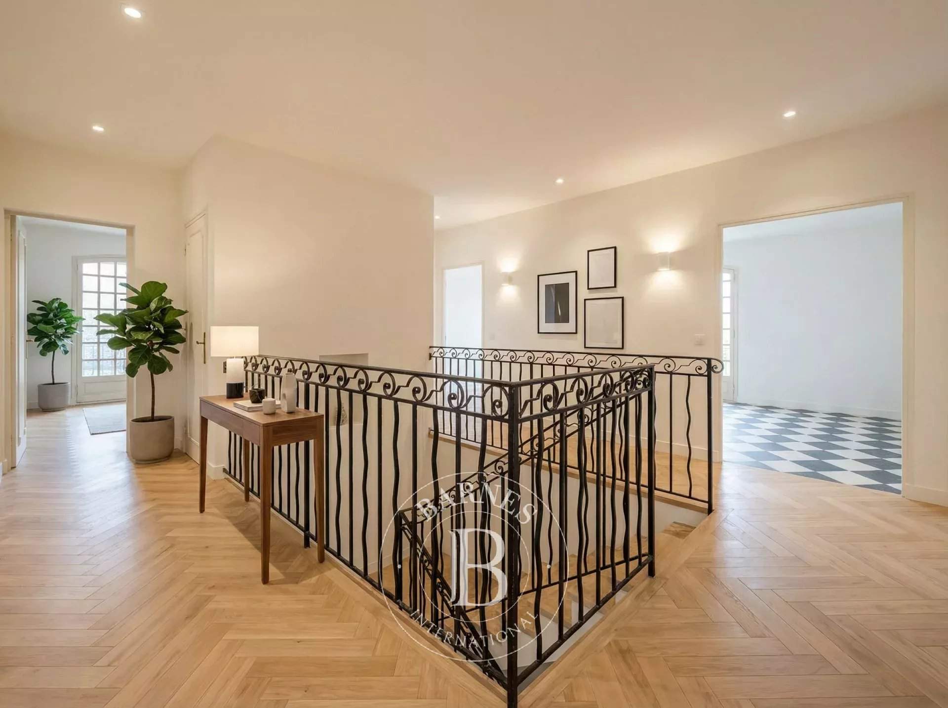 Aix-en-Provence  - Maison 7 Pi&egrave;ces 4 Chambres - picture 7