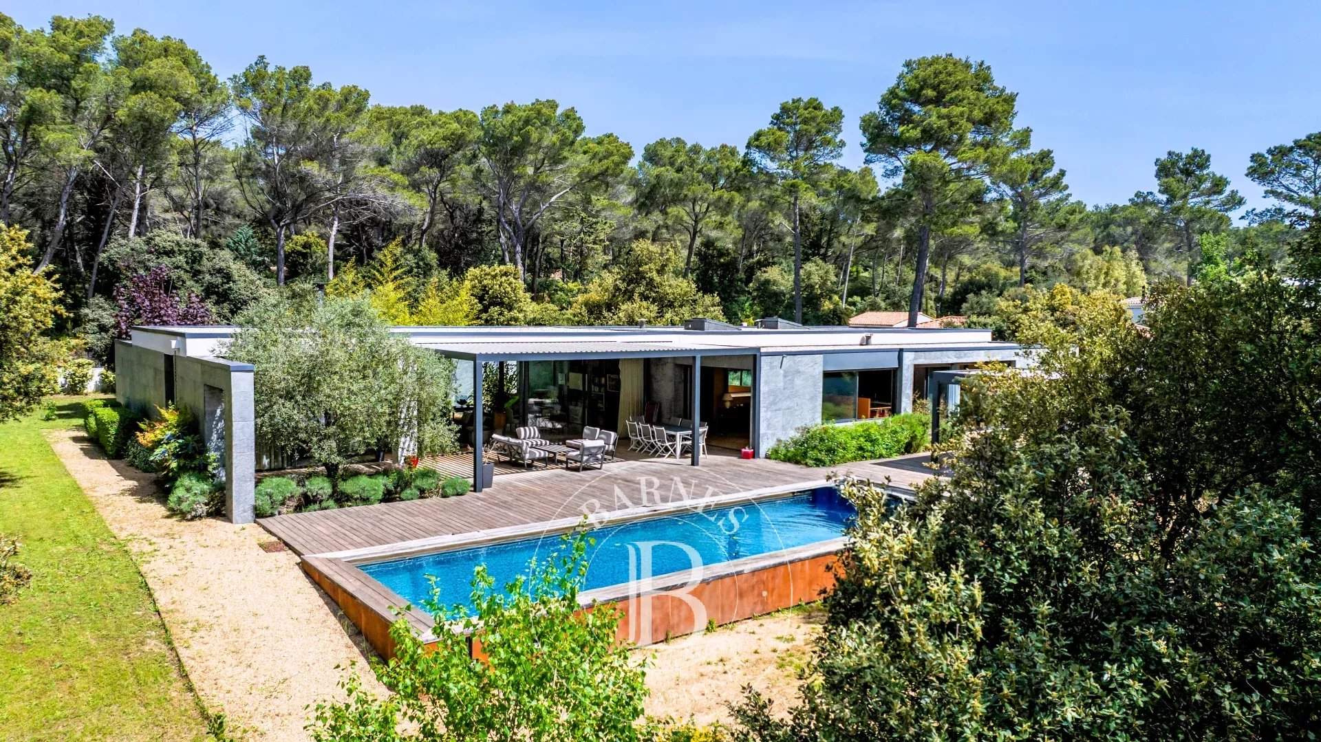 Aix-en-Provence  - Maison 5 Pièces 3 Chambres - picture 1