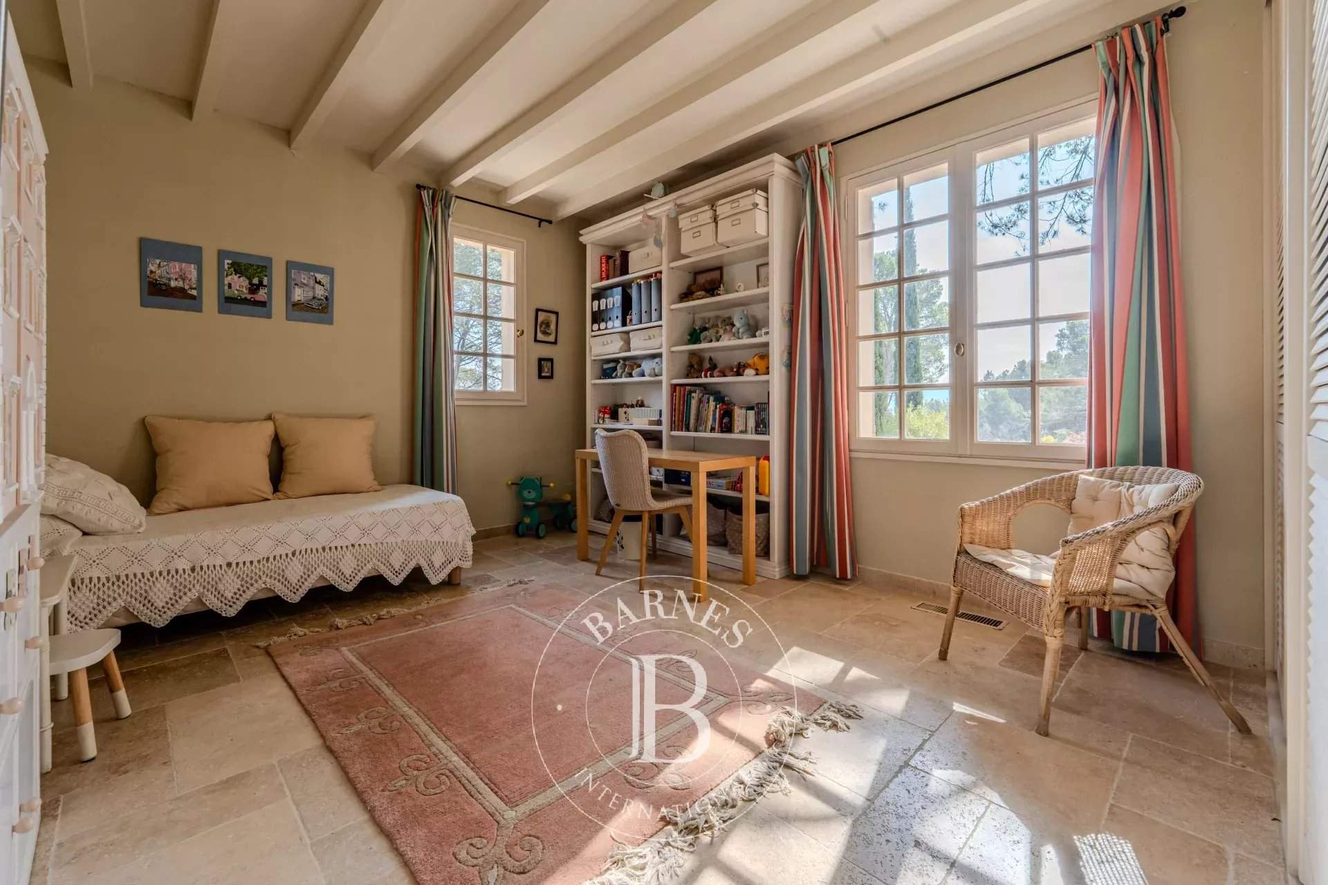 Lourmarin  - Property 5 Bedrooms - picture 12