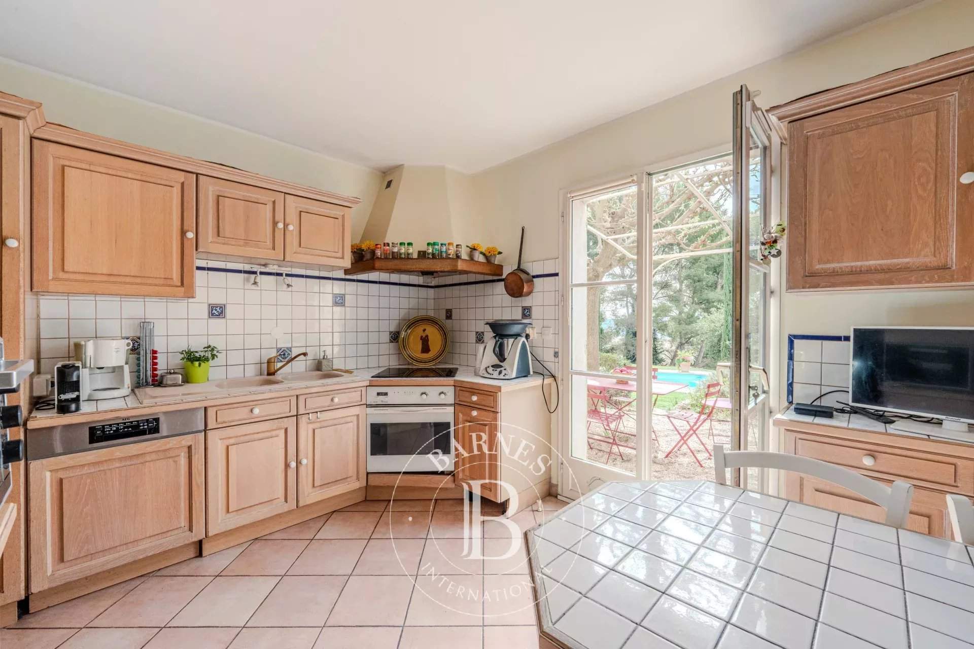 Aix-en-Provence  - House 4 Bedrooms - picture 9