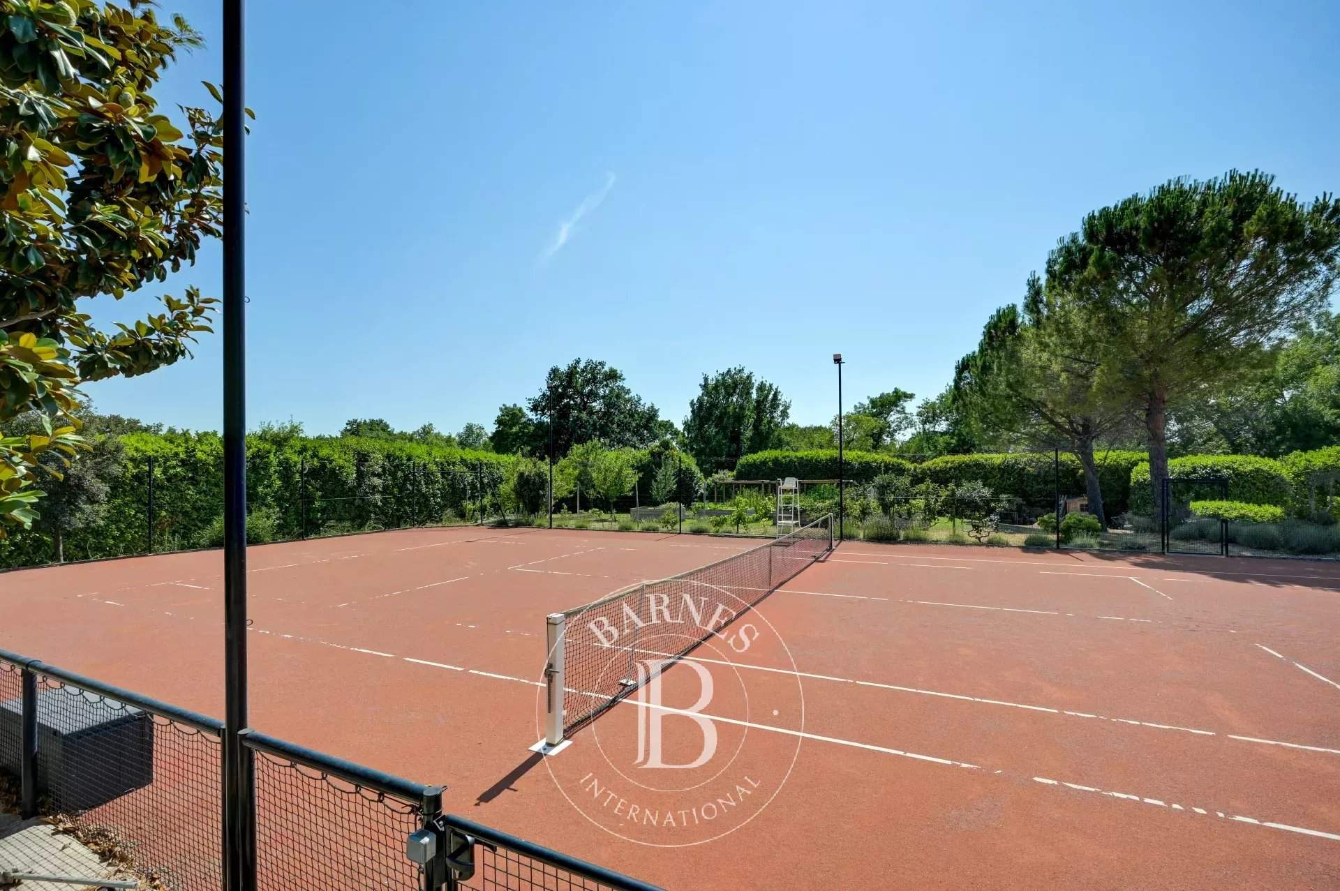 Aix-en-Provence  - Maison 7 Pi&egrave;ces 5 Chambres - picture 20