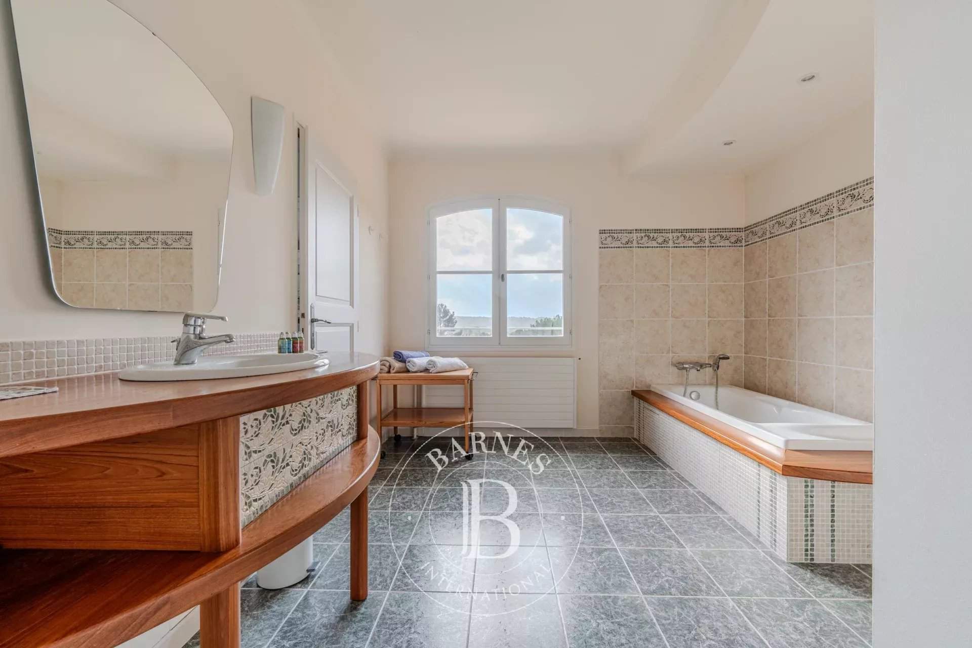 Aix-en-Provence  - House 8 Bedrooms - picture 13