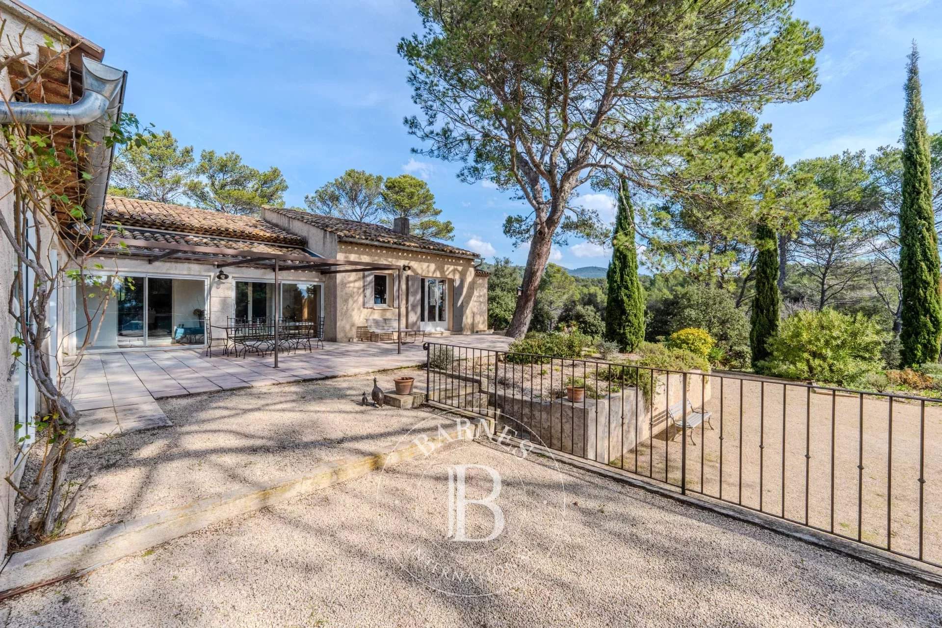 Lourmarin  - Property 5 Bedrooms - picture 9