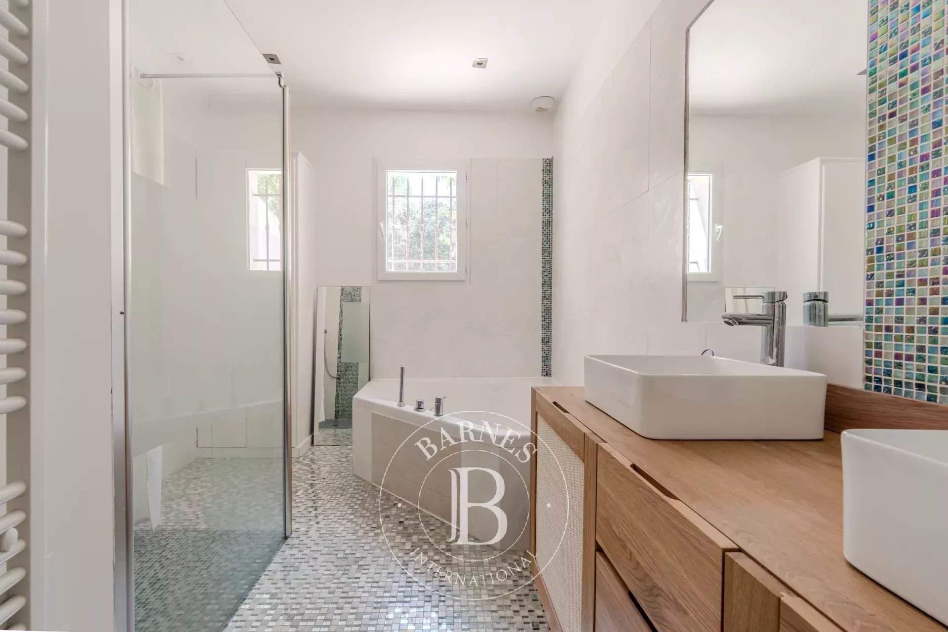 Saint-Marc-Jaumegarde  - Maison 7 Pièces - picture 17