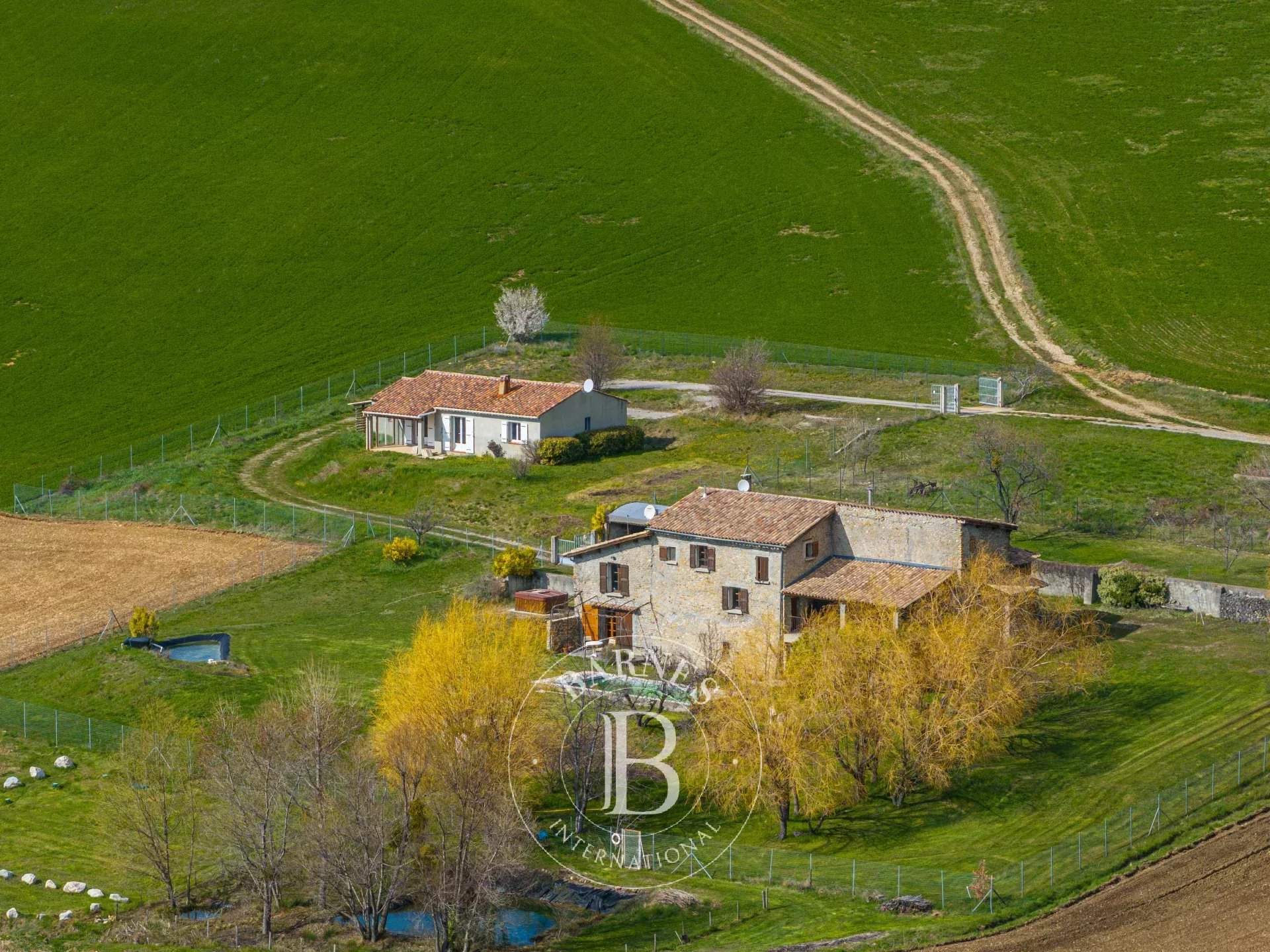 Digne-les-Bains  - Propriété 12 Pi&egrave;ces 3 Chambres - picture 2