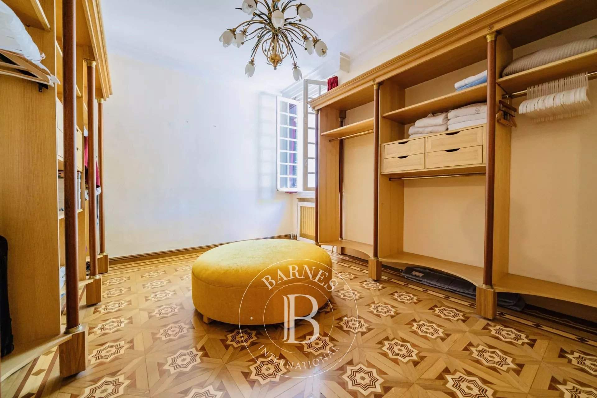 Aix-en-Provence  - Maison 7 Pi&egrave;ces 5 Chambres - picture 10