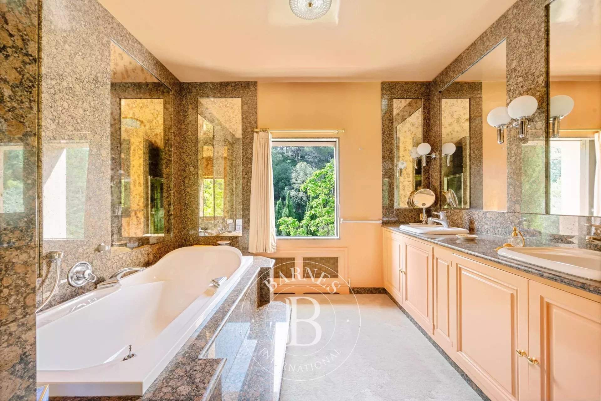 Aix-en-Provence  - Maison 15 Pièces 7 Chambres - picture 12