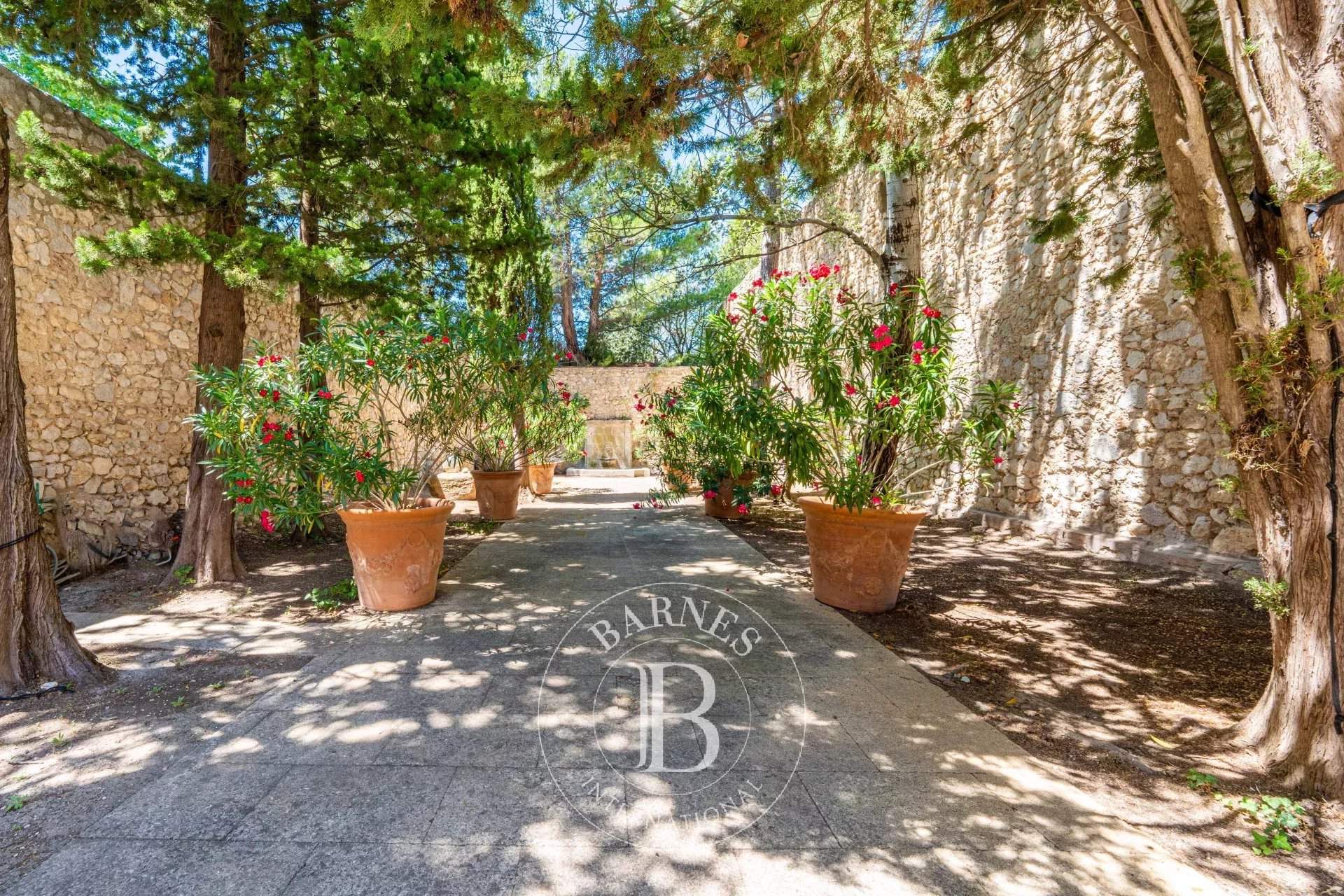 Aix-en-Provence  - Property 4 Bedrooms - picture 6