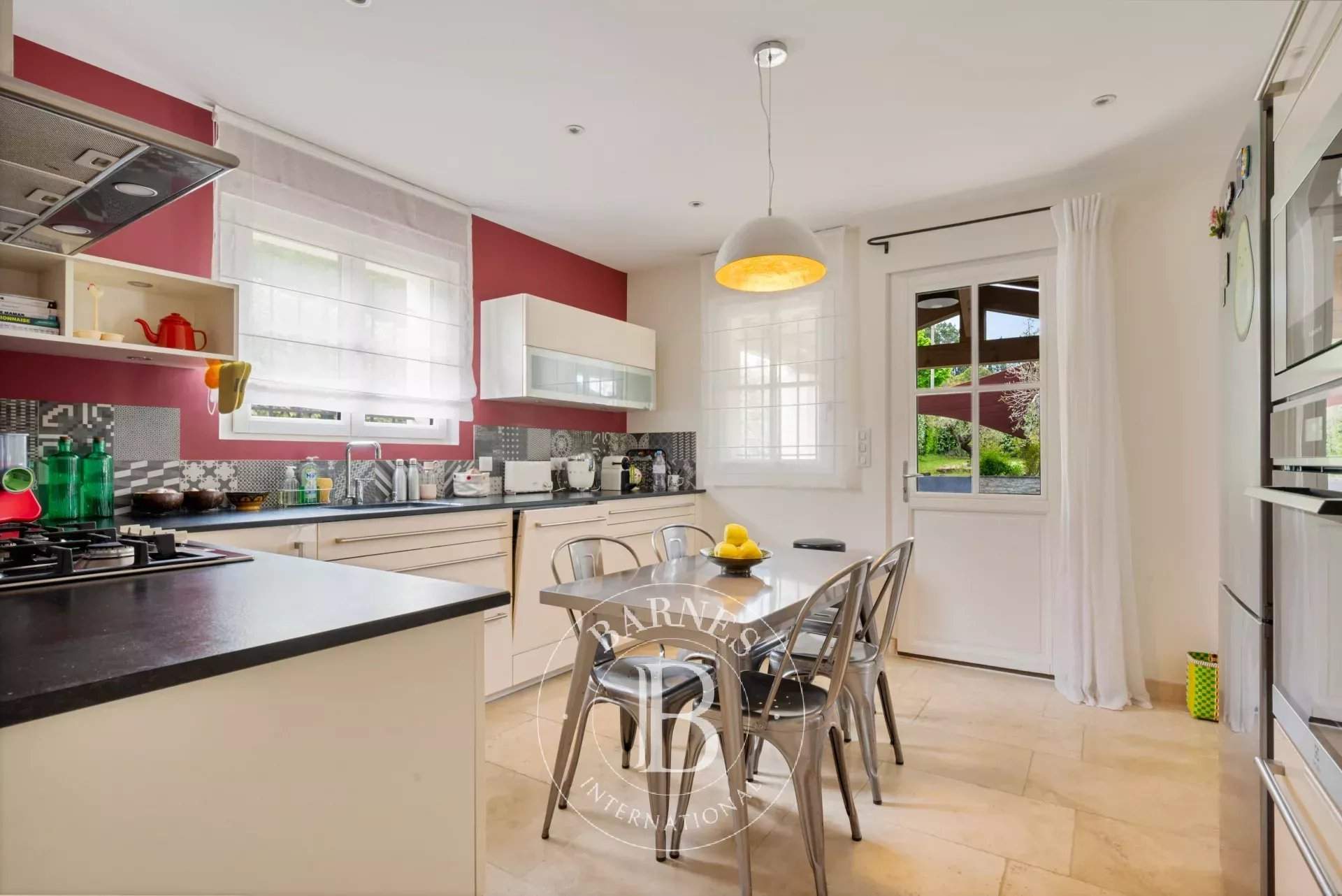 Aix-en-Provence  - Maison 7 Pi&egrave;ces 4 Chambres - picture 9