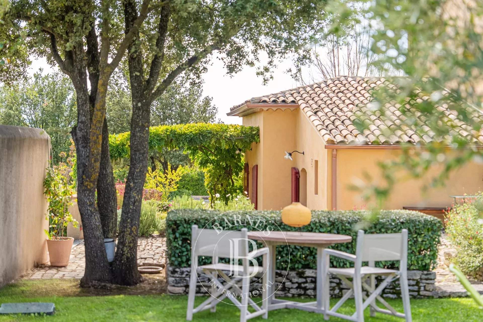 Aix-en-Provence  - Maison 6 Pièces 3 Chambres - picture 16