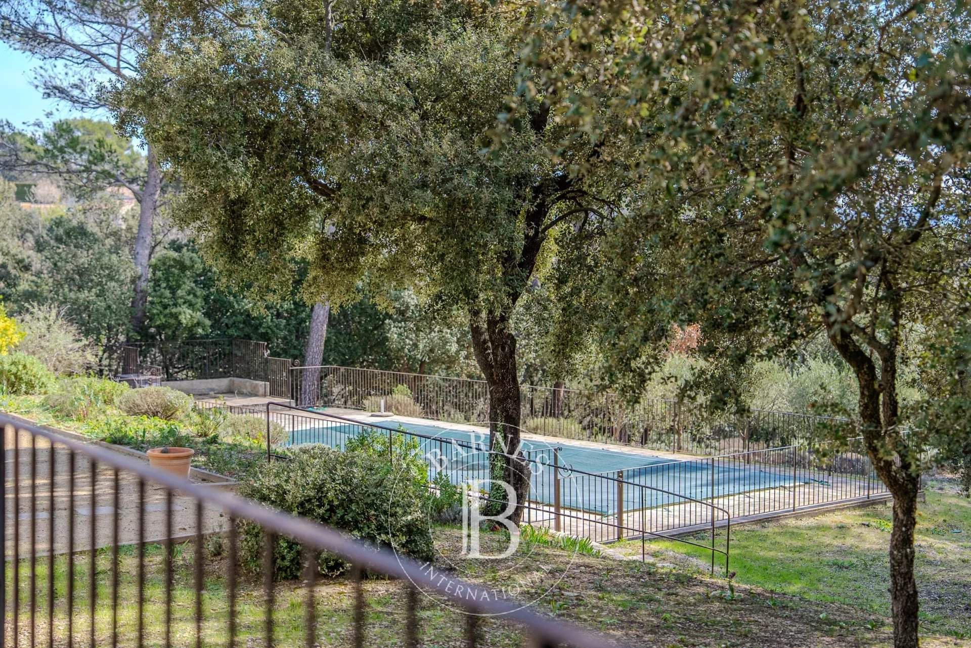 Lourmarin  - Property 5 Bedrooms - picture 10