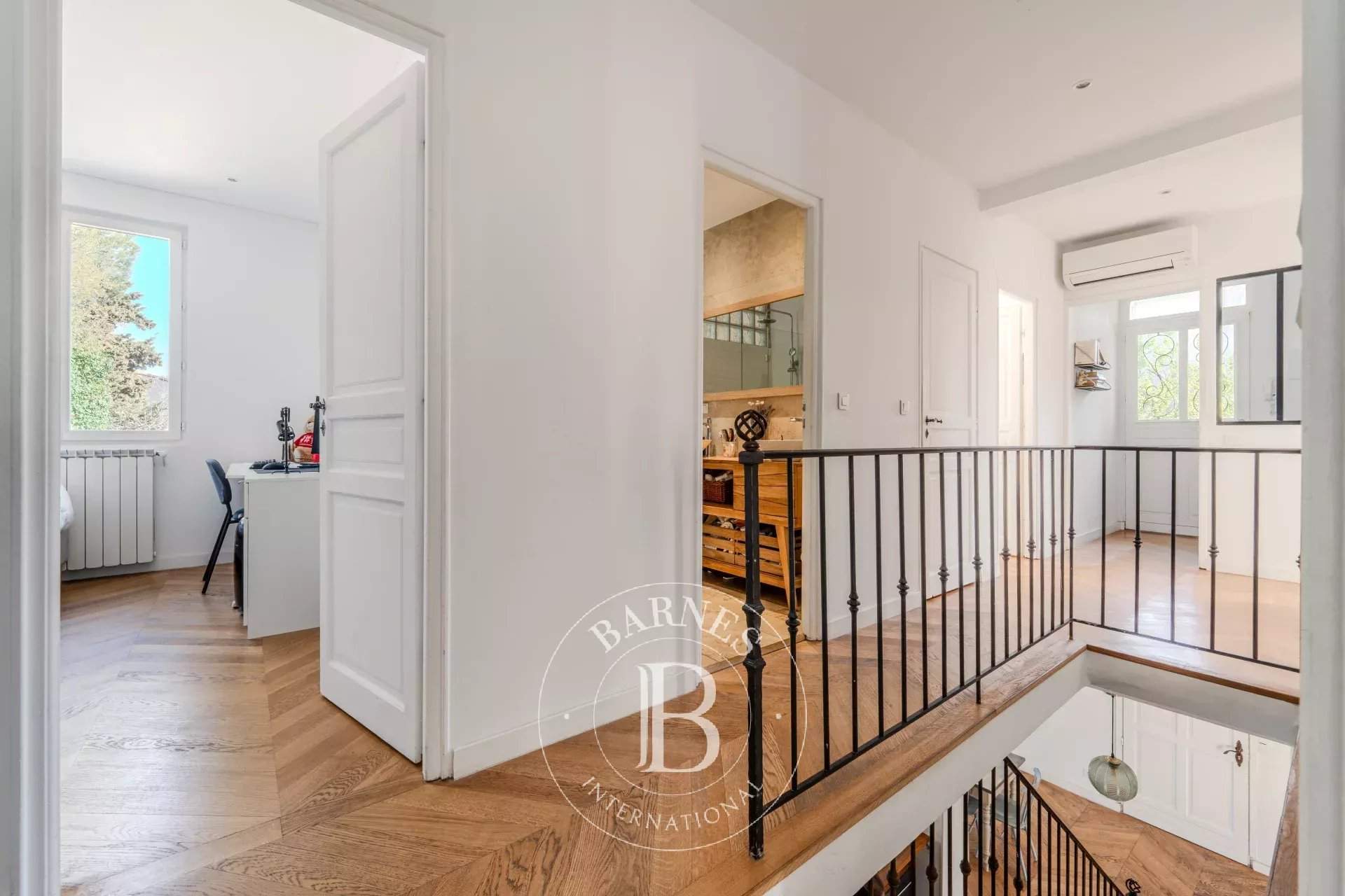 Aix-en-Provence  - Maison 7 Pi&egrave;ces 5 Chambres - picture 8