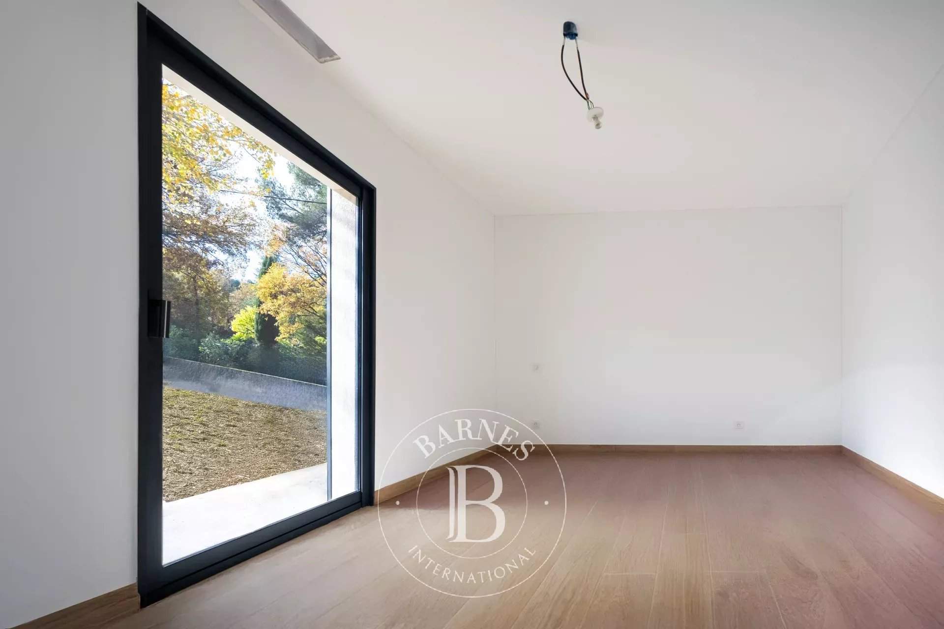 Aix-en-Provence  - Maison 11 Pièces 7 Chambres - picture 7