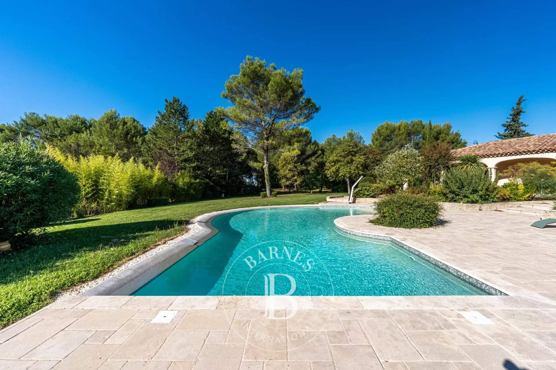 Aix-en-Provence  - Maison 10 Pièces 5 Chambres - picture 2