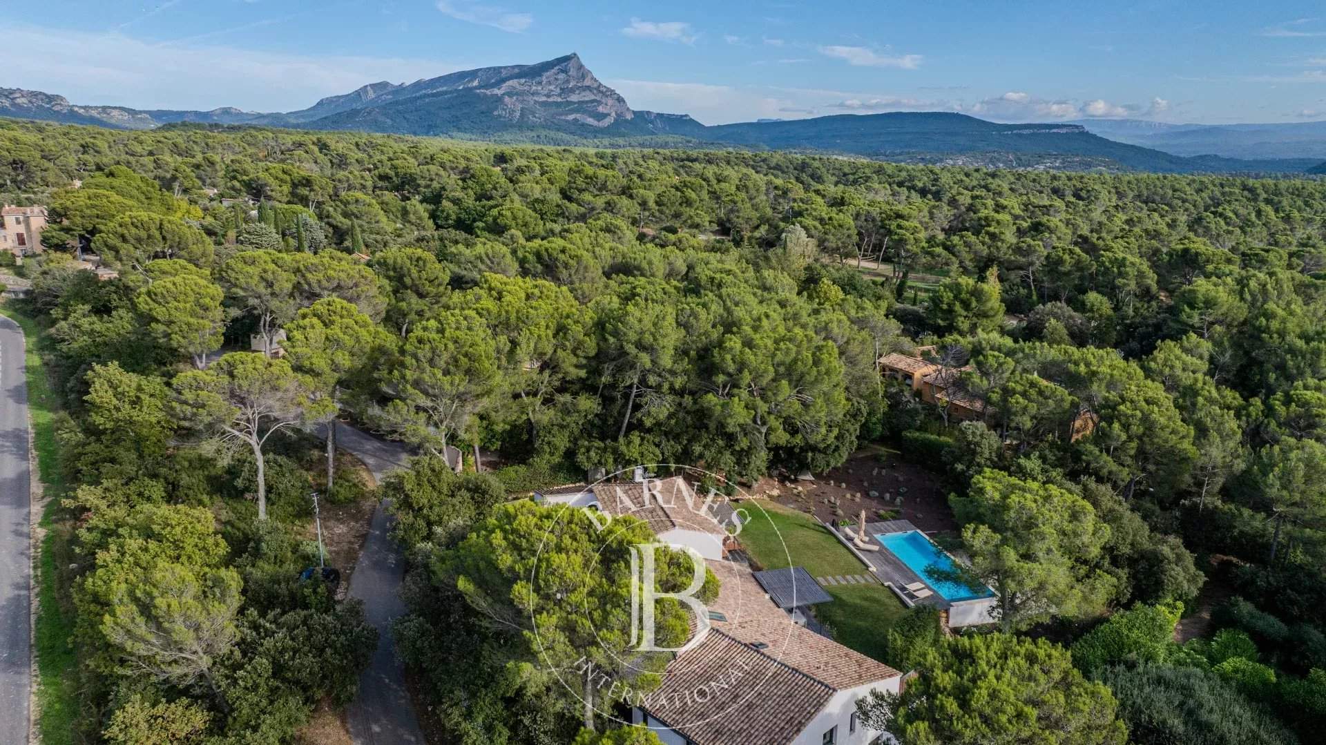 Aix-en-Provence  - House 5 Bedrooms - picture 1